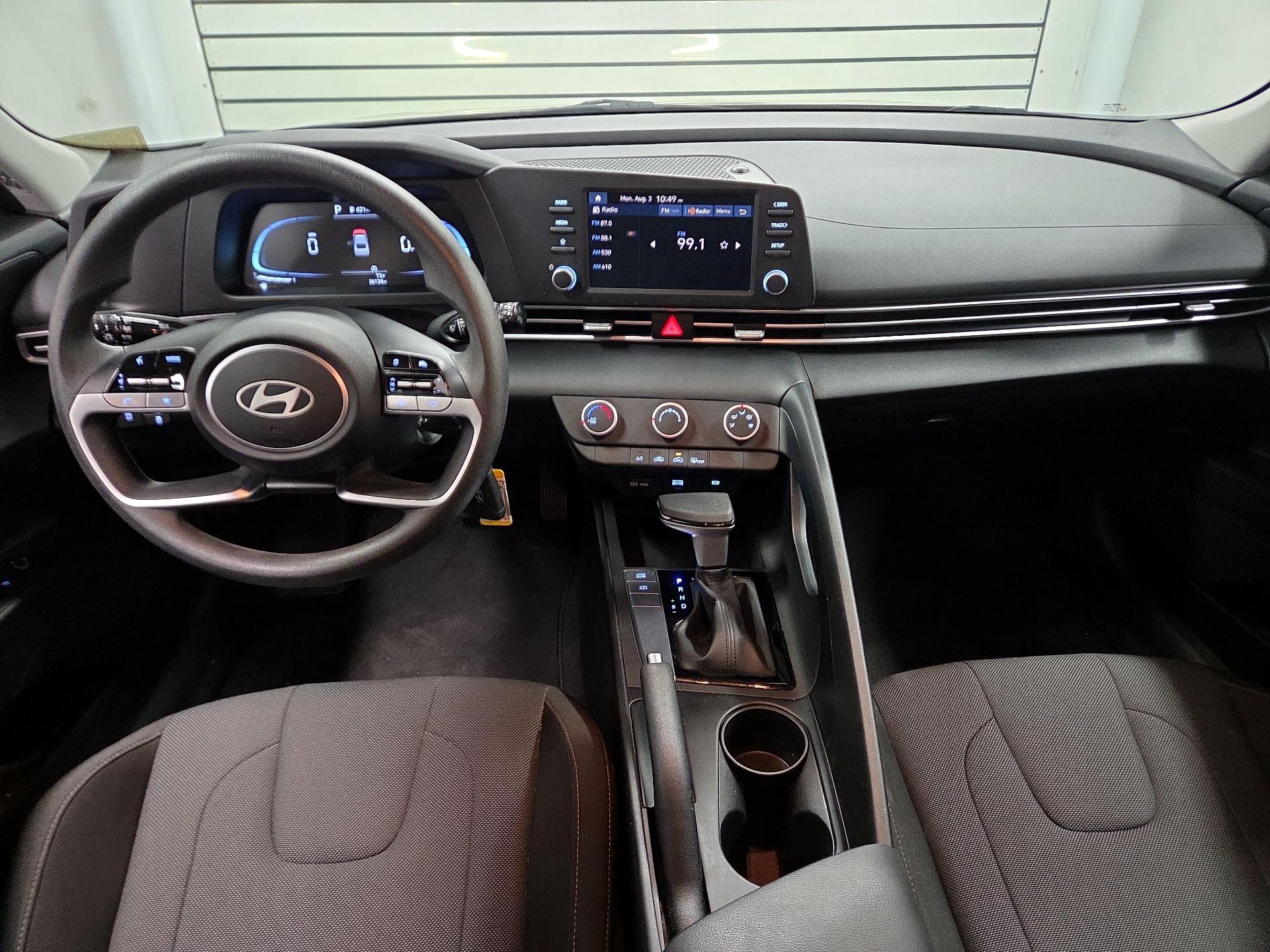 Silver 2024 Hyundai Elantra Sedan Front-Wheel Drive Automatic