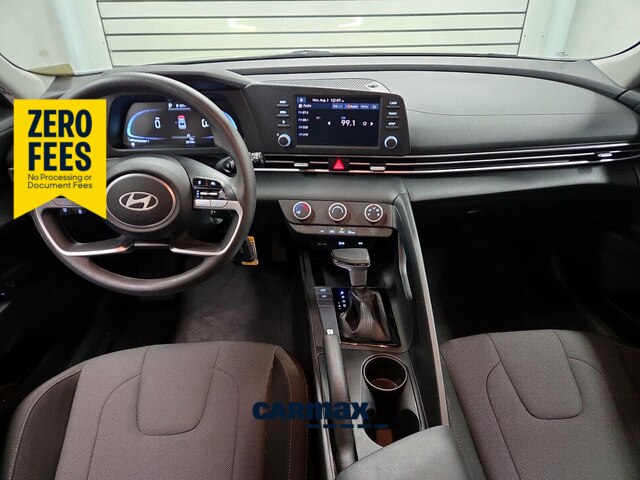 Silver 2024 Hyundai Elantra Sedan Front-Wheel Drive Automatic