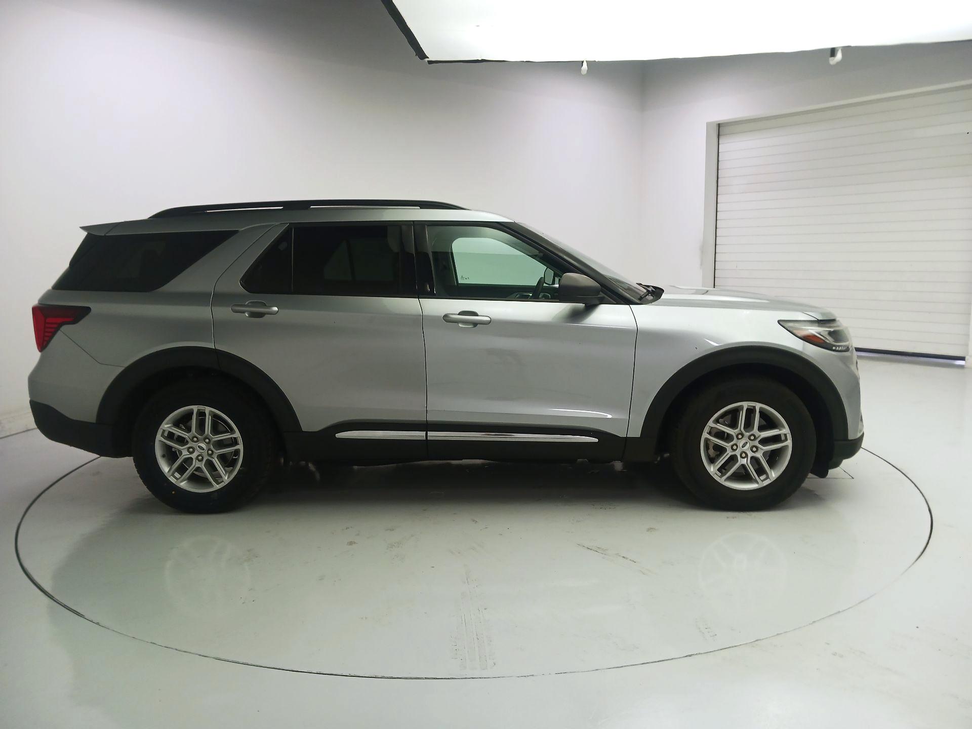 Thumbnail: 2025 Ford Explorer - 4