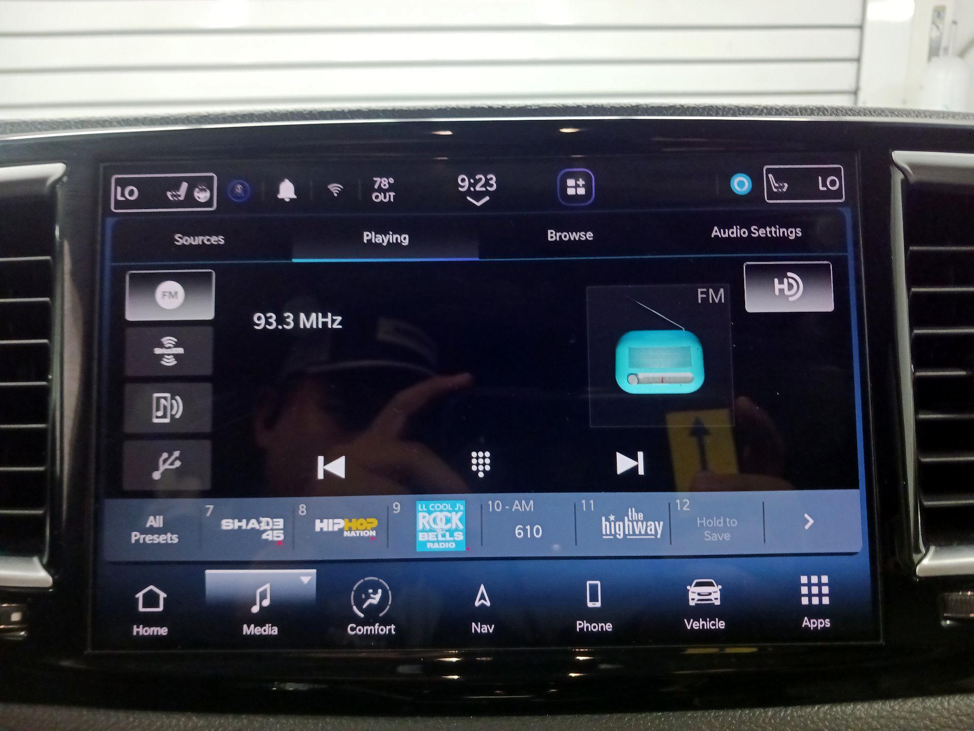 Thumbnail: 2023 Chrysler Pacifica - 11