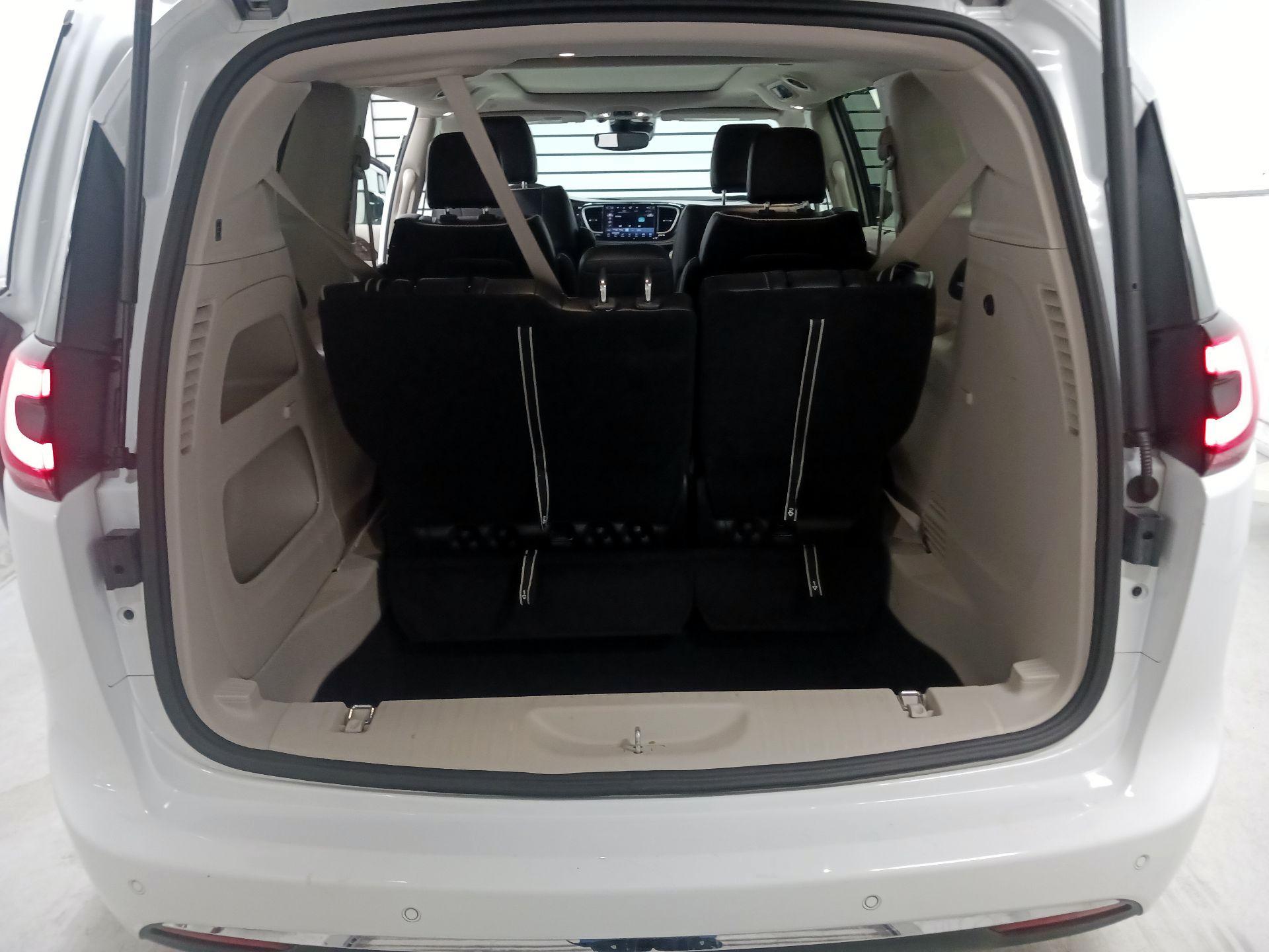 Thumbnail: 2023 Chrysler Pacifica - 14