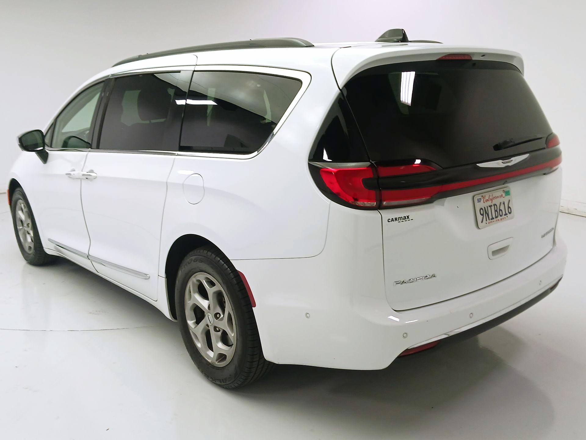Thumbnail: 2023 Chrysler Pacifica - 7
