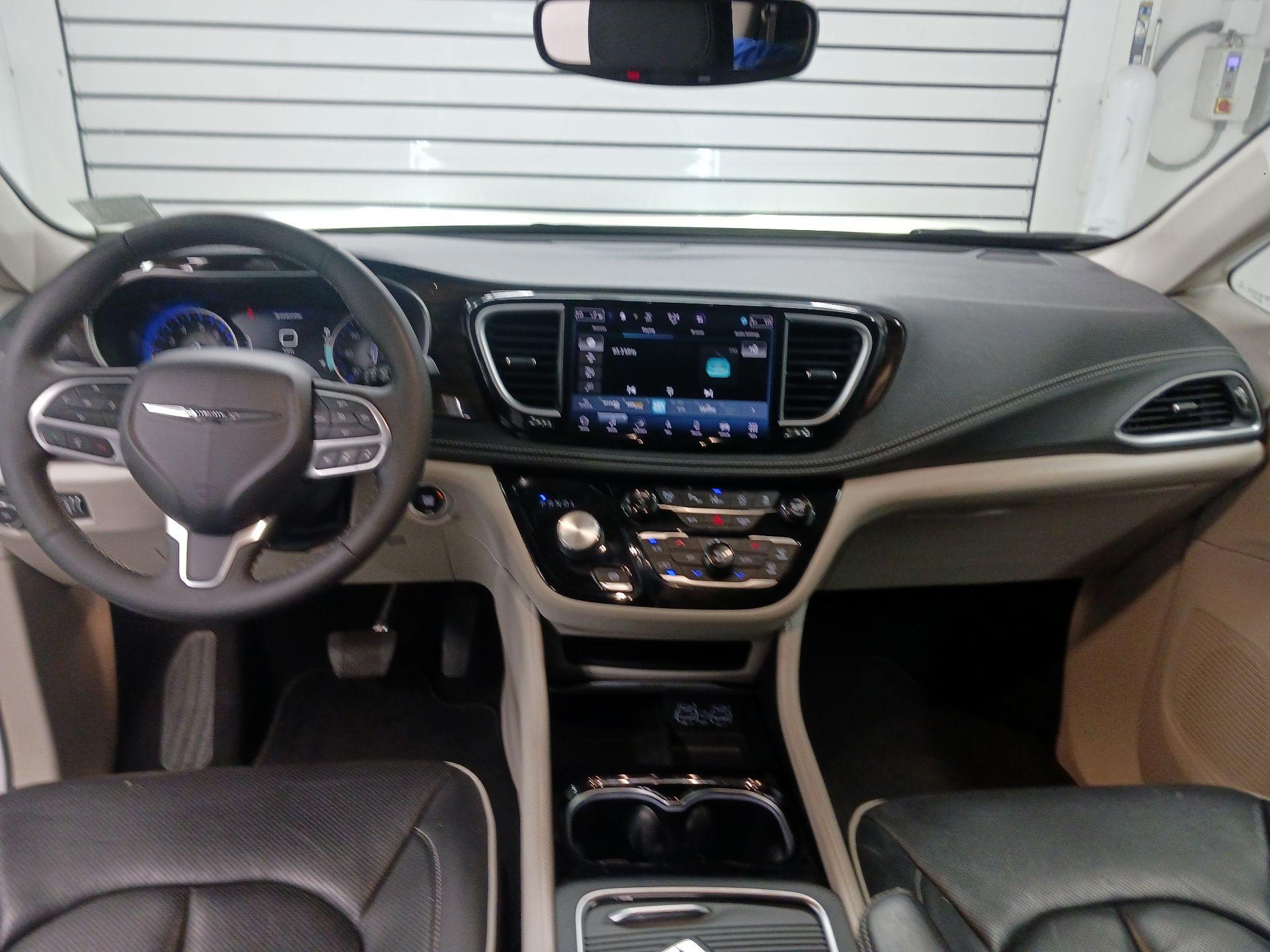Thumbnail: 2023 Chrysler Pacifica - 8
