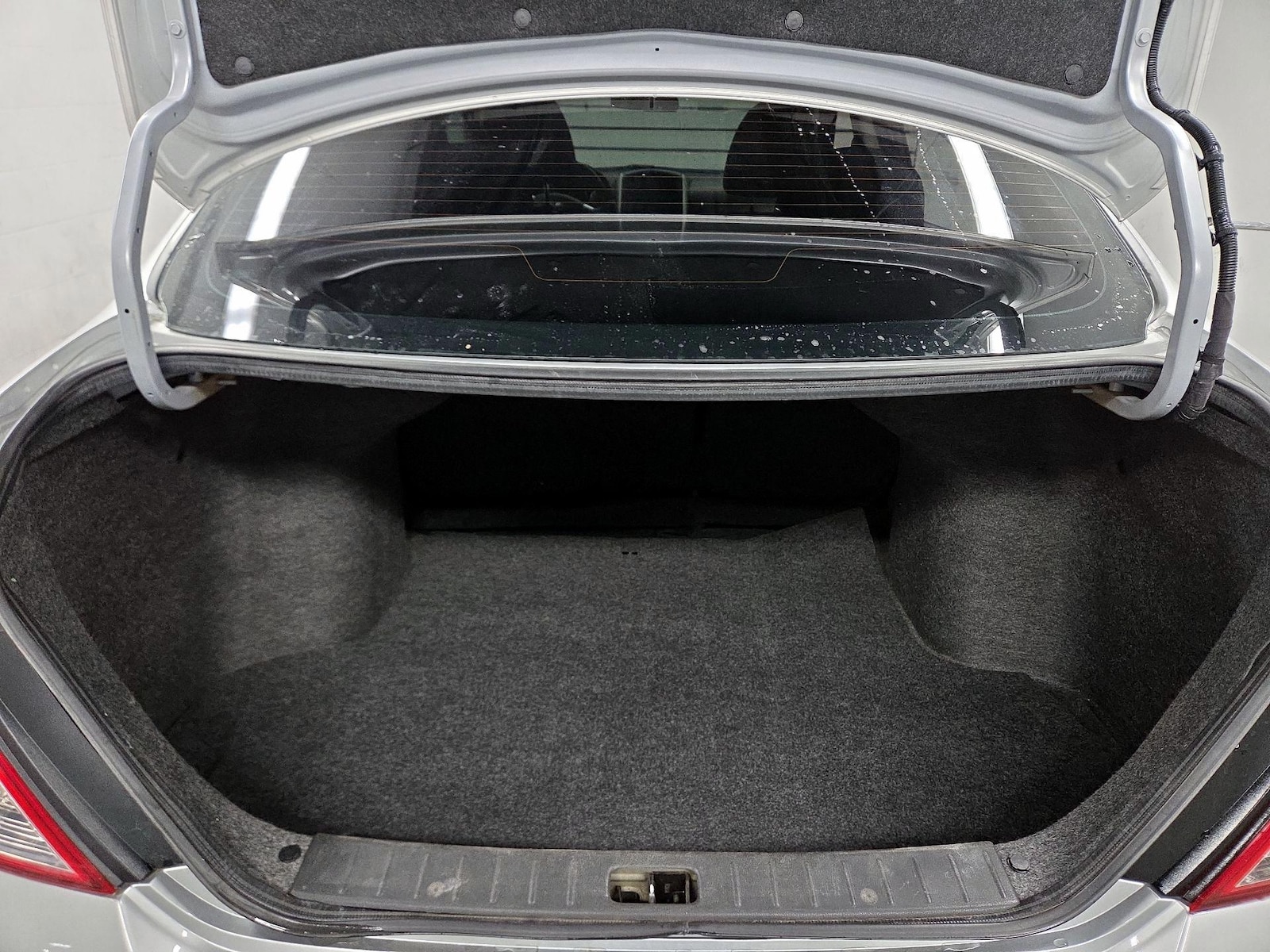 2018 Nissan Versa Sedan SV - Photo 17
