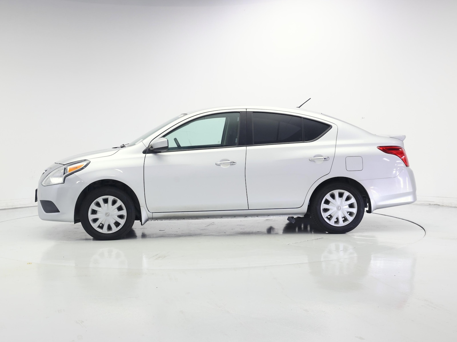 2018 Nissan Versa Sedan SV - Photo 4