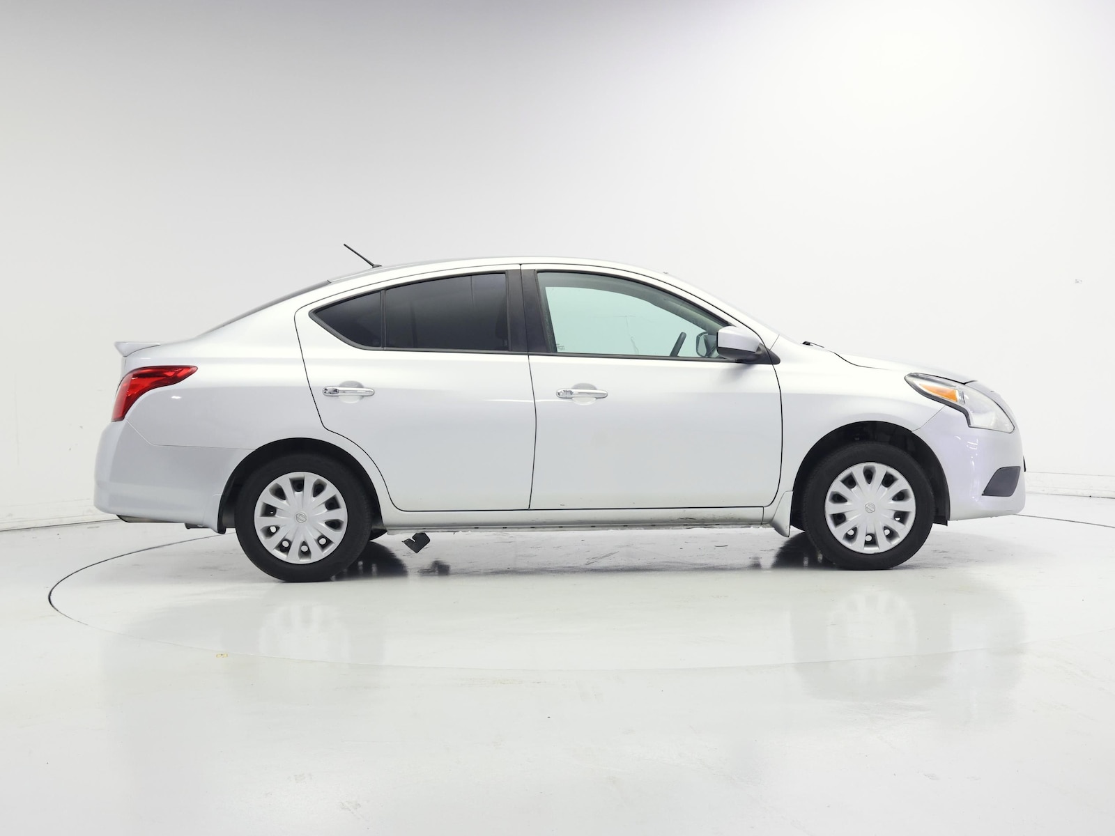 2018 Nissan Versa Sedan SV - Photo 8