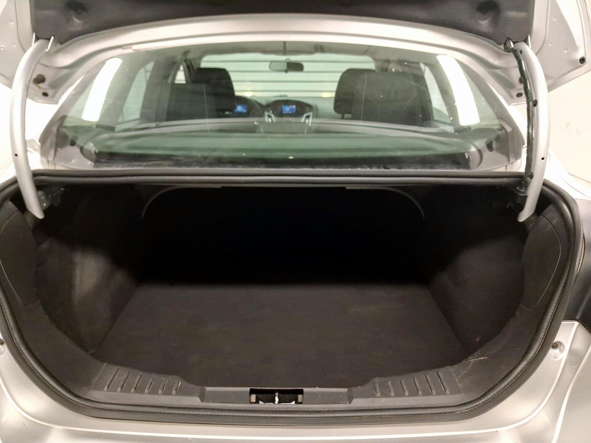 Trunk/Cargo (Seats Up)