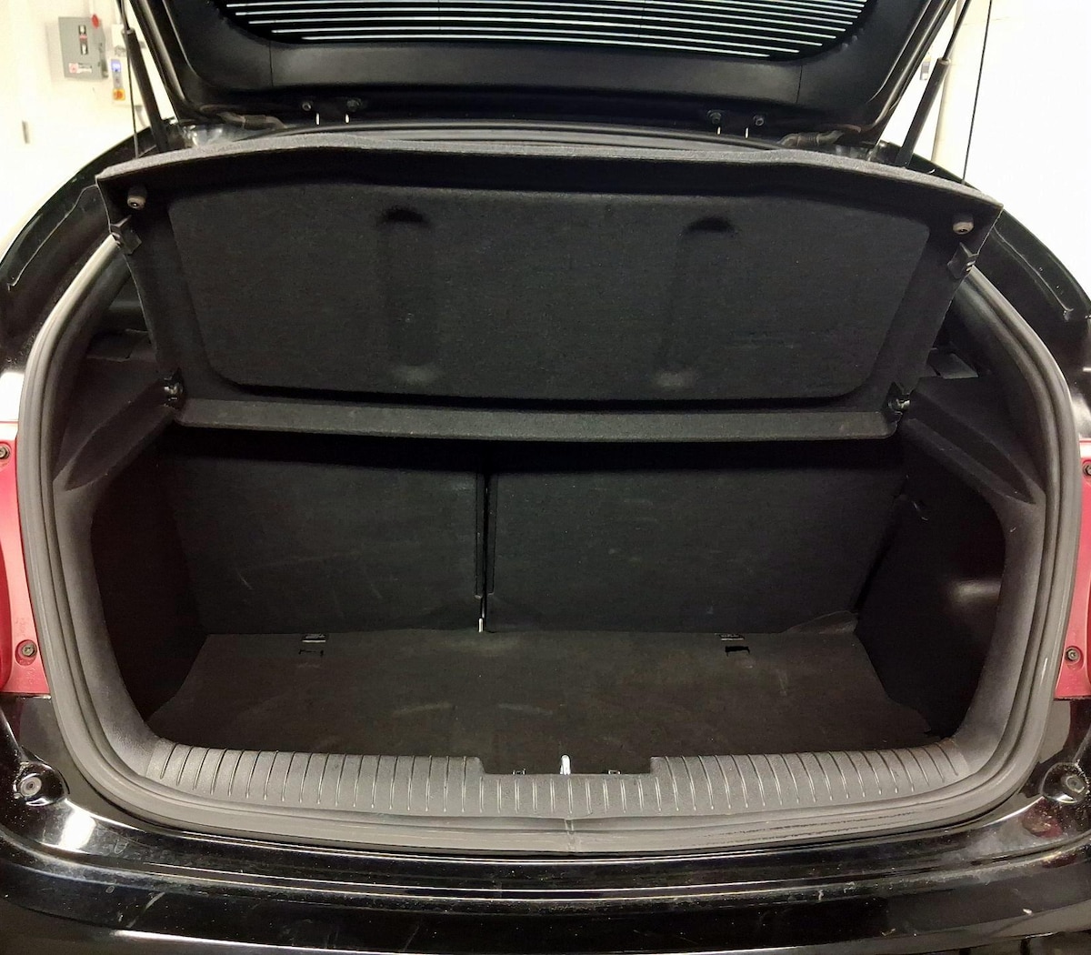 Trunk/Cargo (Seats Up)