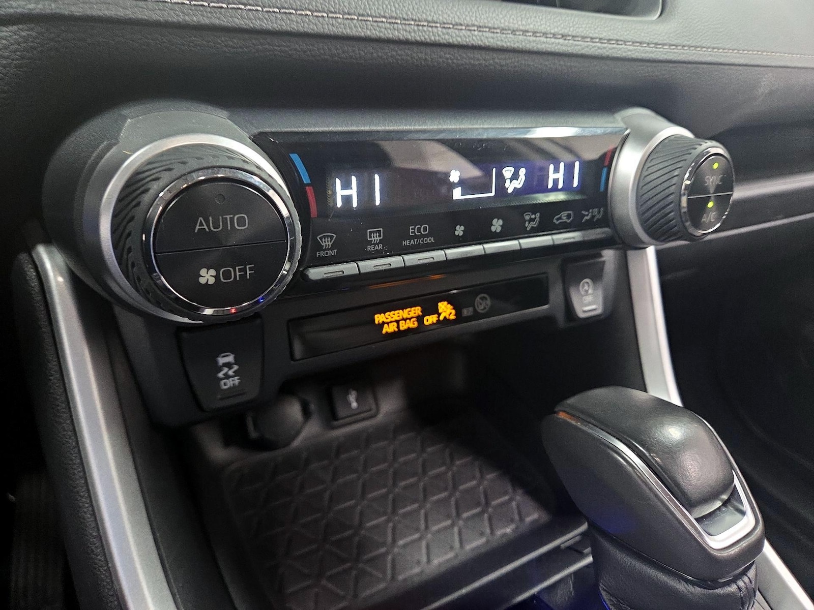 2022 Toyota RAV4 XLE Premium - Photo 16