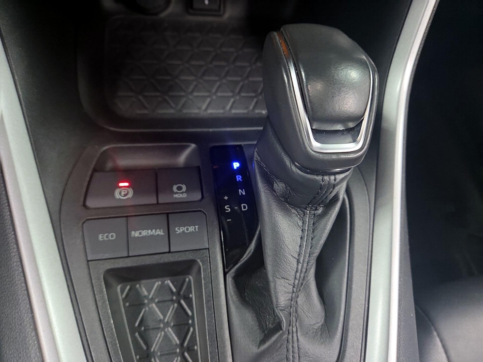 2022 Toyota RAV4 XLE Premium - Photo 17