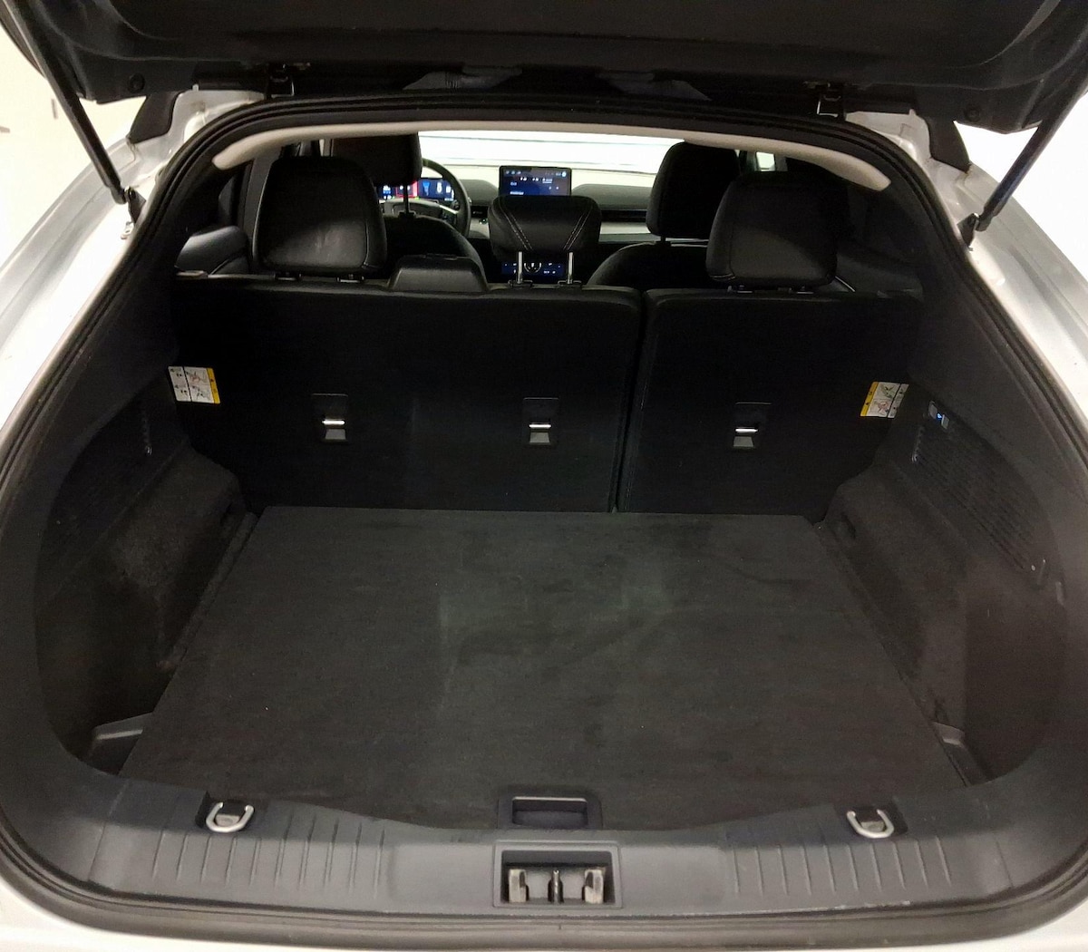 Trunk/Cargo (Seats Up)