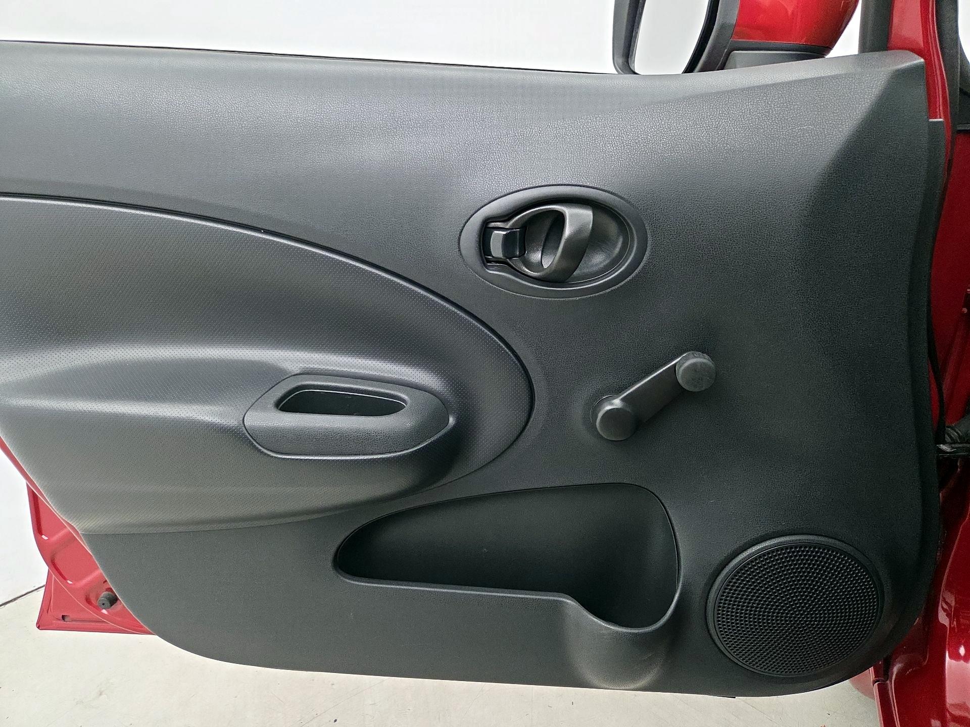 Thumbnail: 2015 Nissan Versa Note - 12