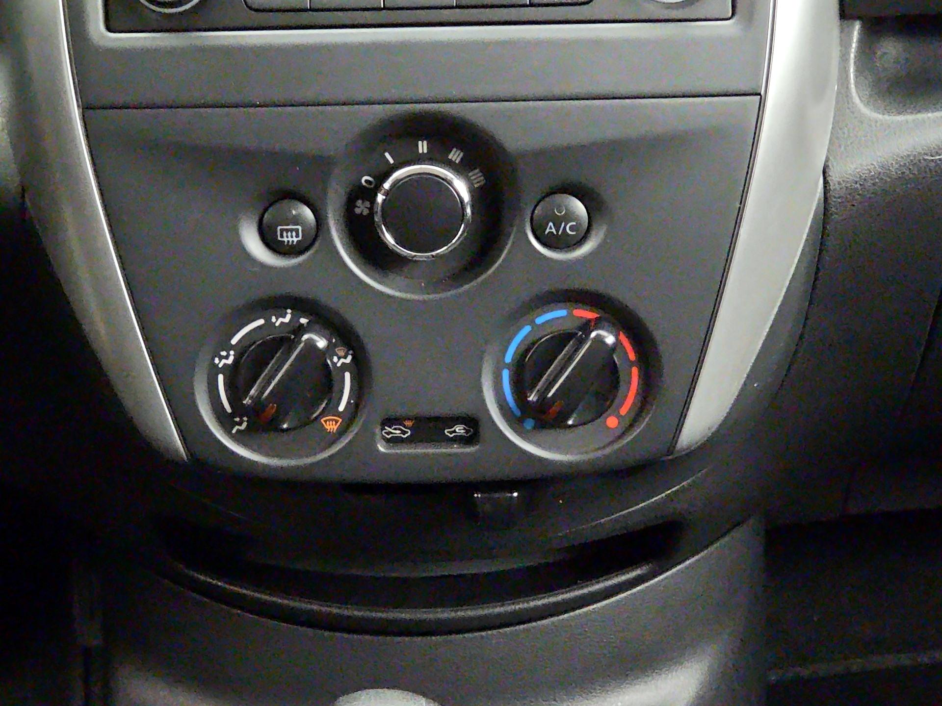 Thumbnail: 2015 Nissan Versa Note - 14