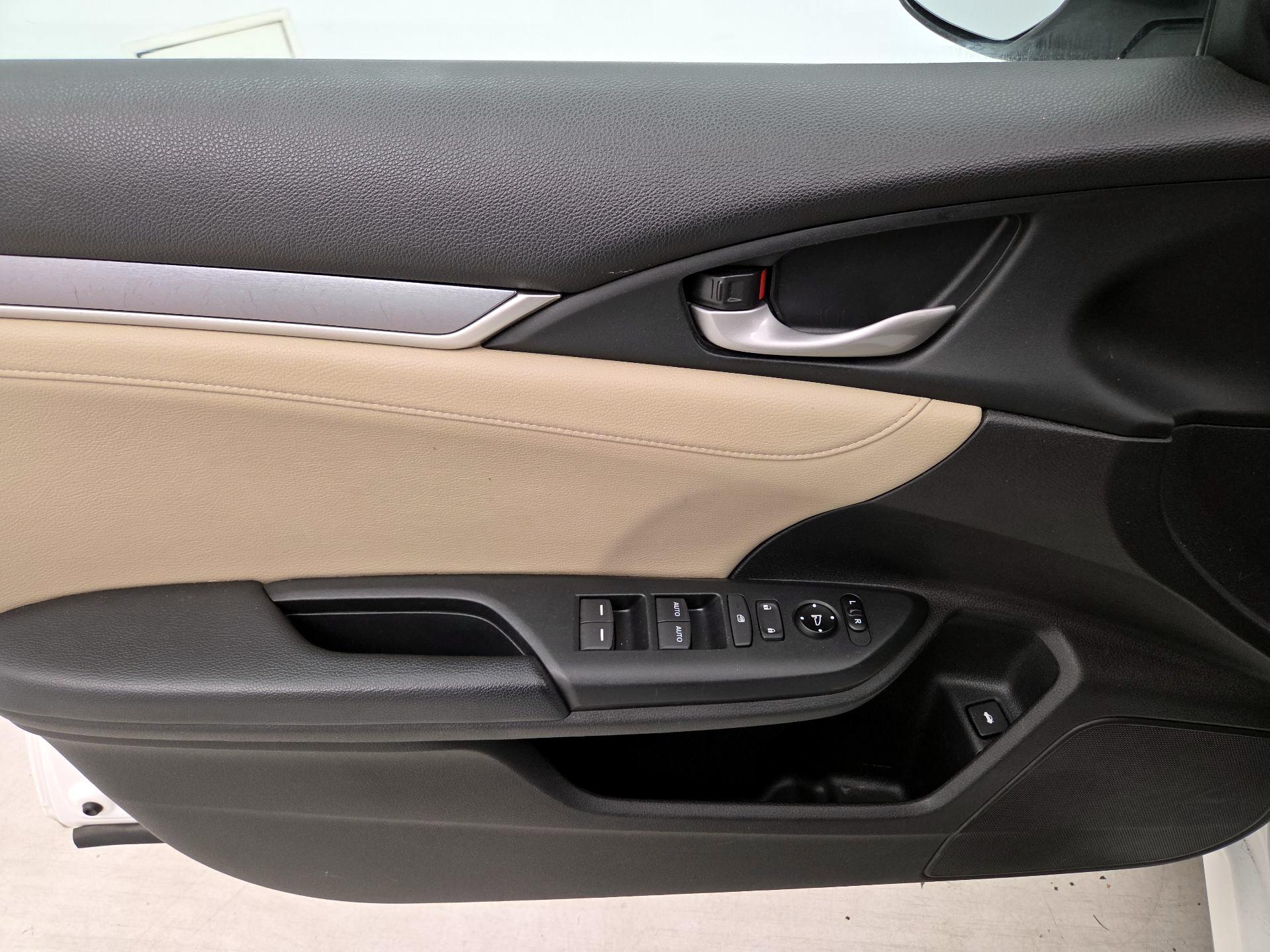 Thumbnail: 2016 Honda Civic - 12