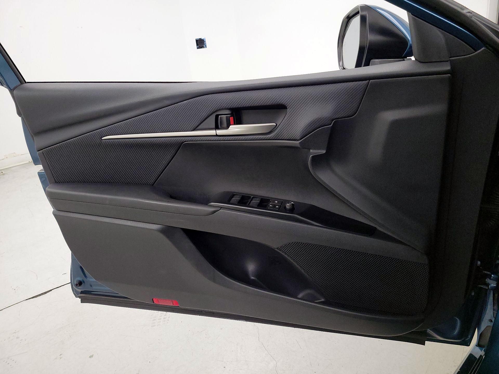 Thumbnail: 2025 Toyota Camry - 12