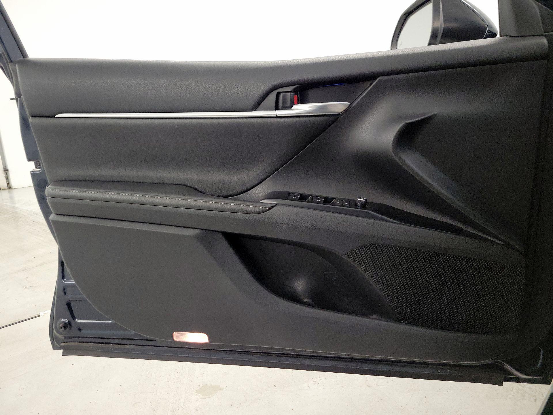 Thumbnail: 2019 Toyota Camry - 12