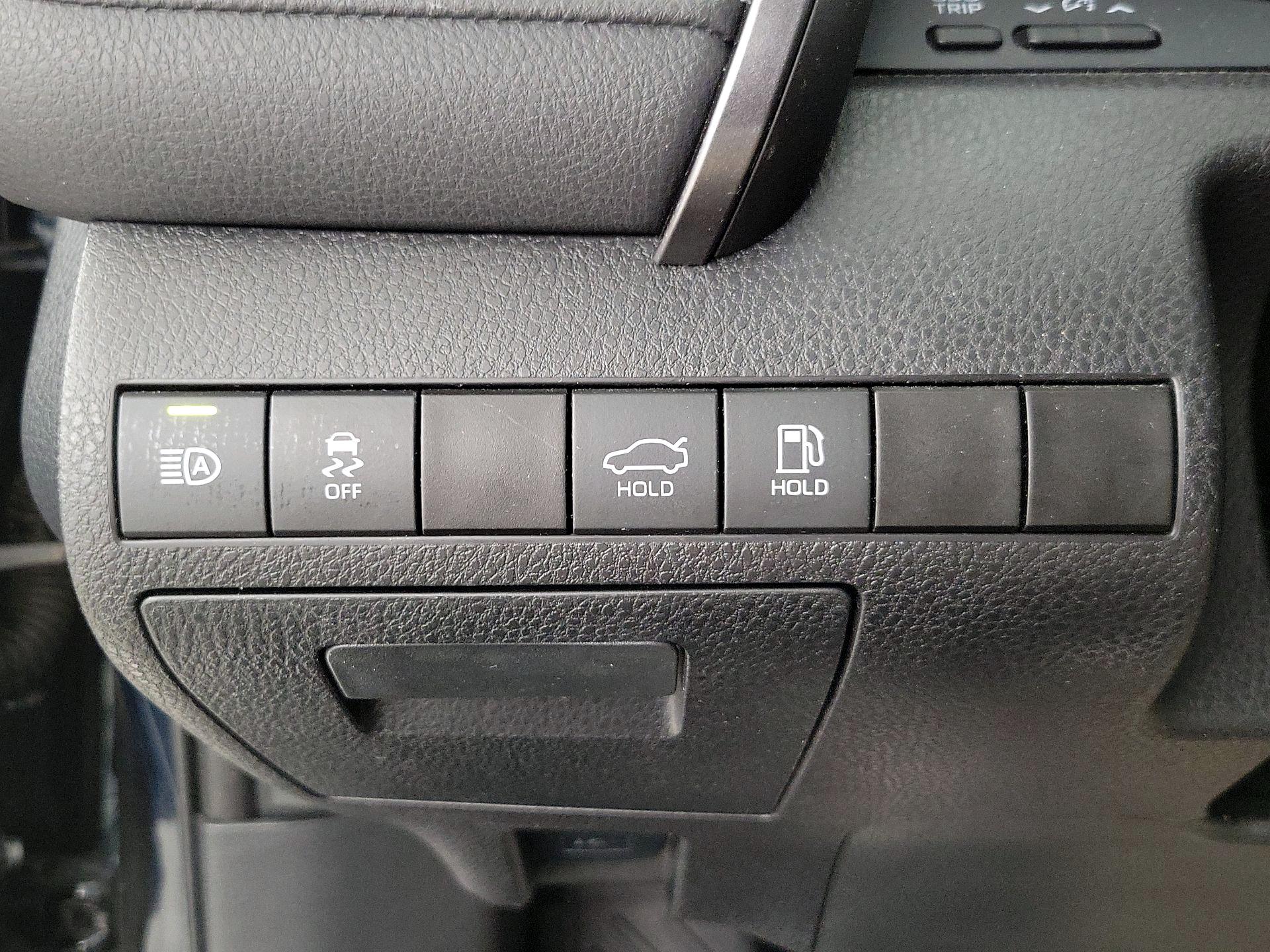 Thumbnail: 2019 Toyota Camry - 13