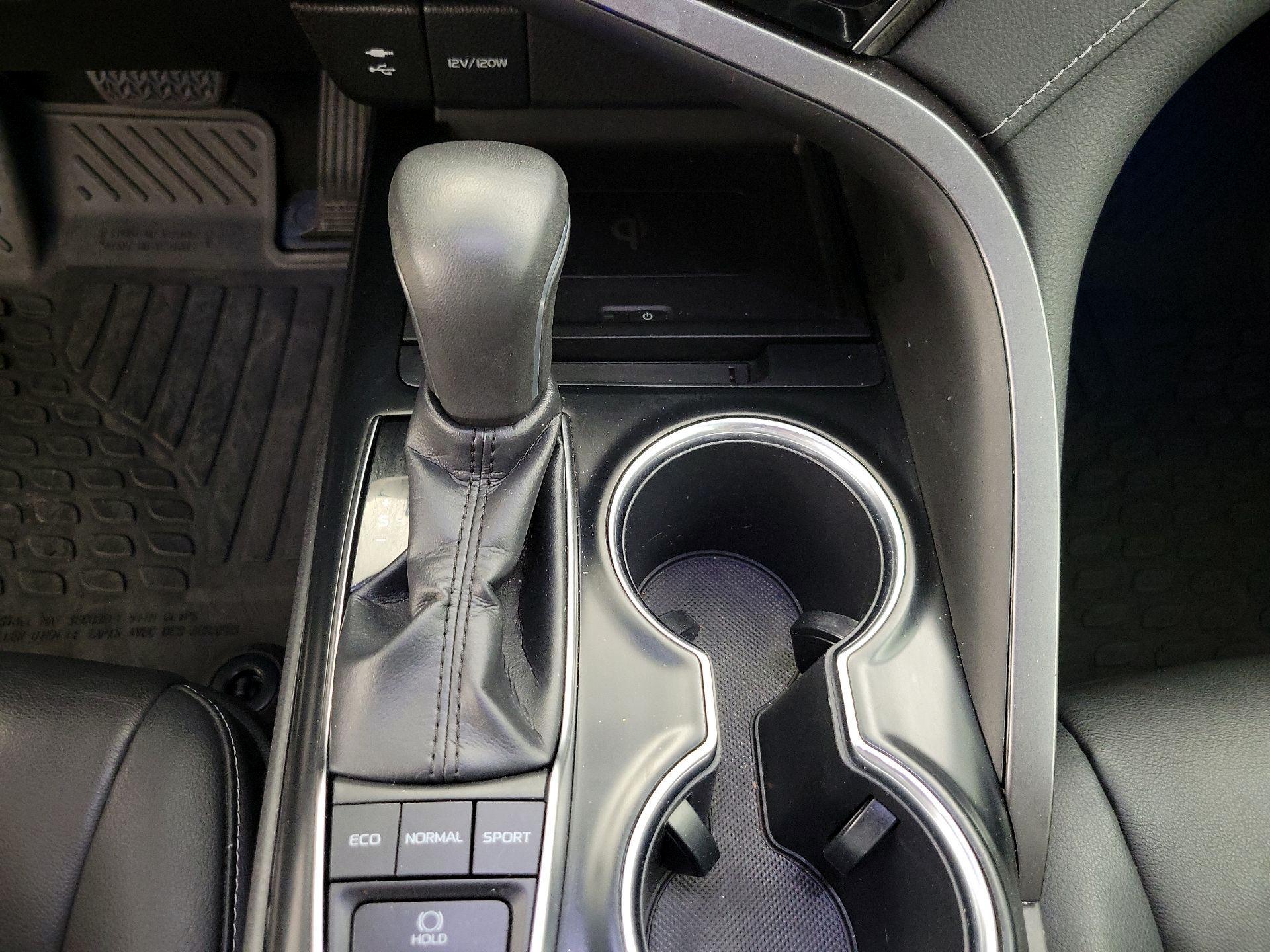 Thumbnail: 2019 Toyota Camry - 18
