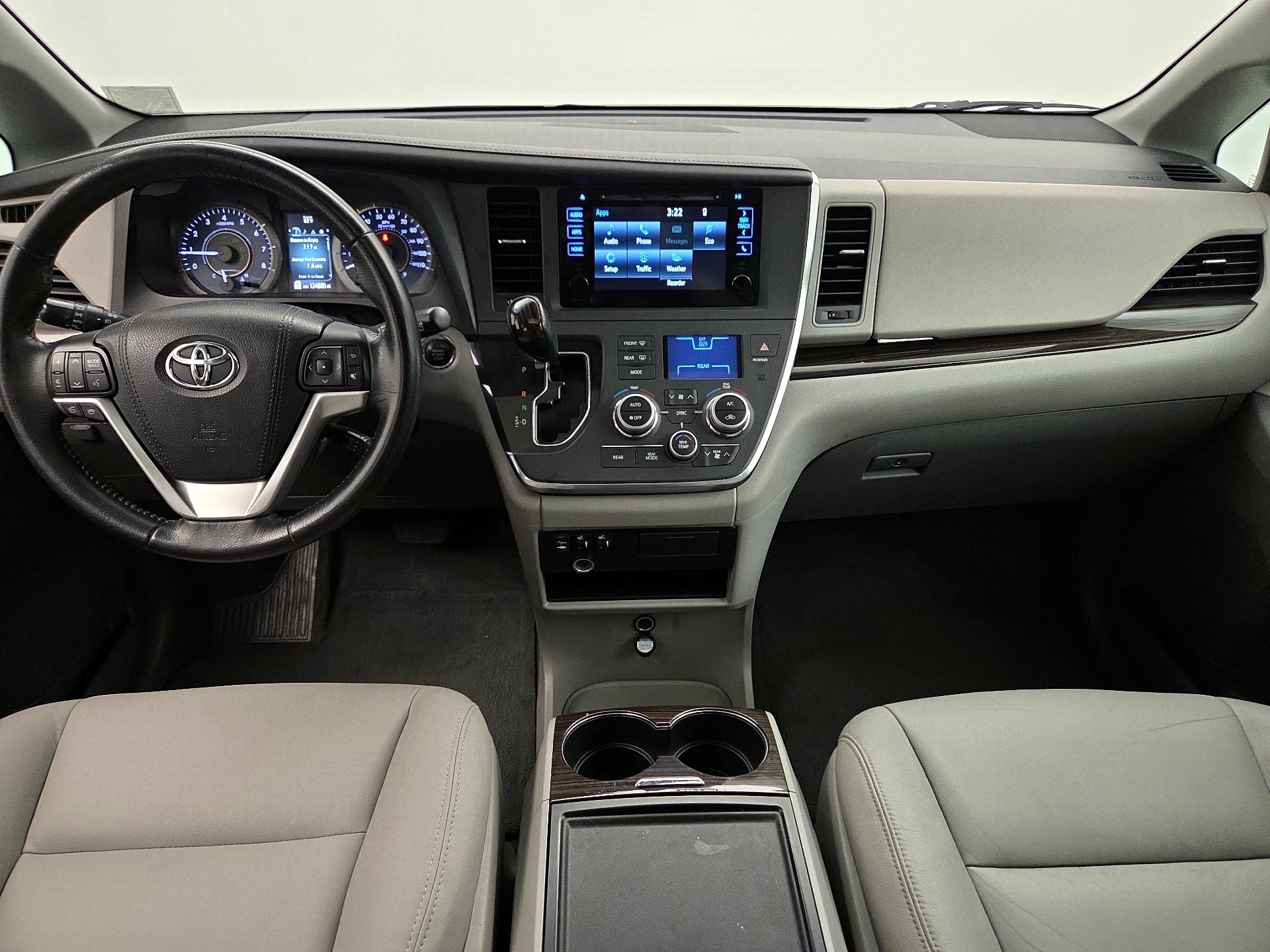 Thumbnail: 2015 Toyota Sienna - 9