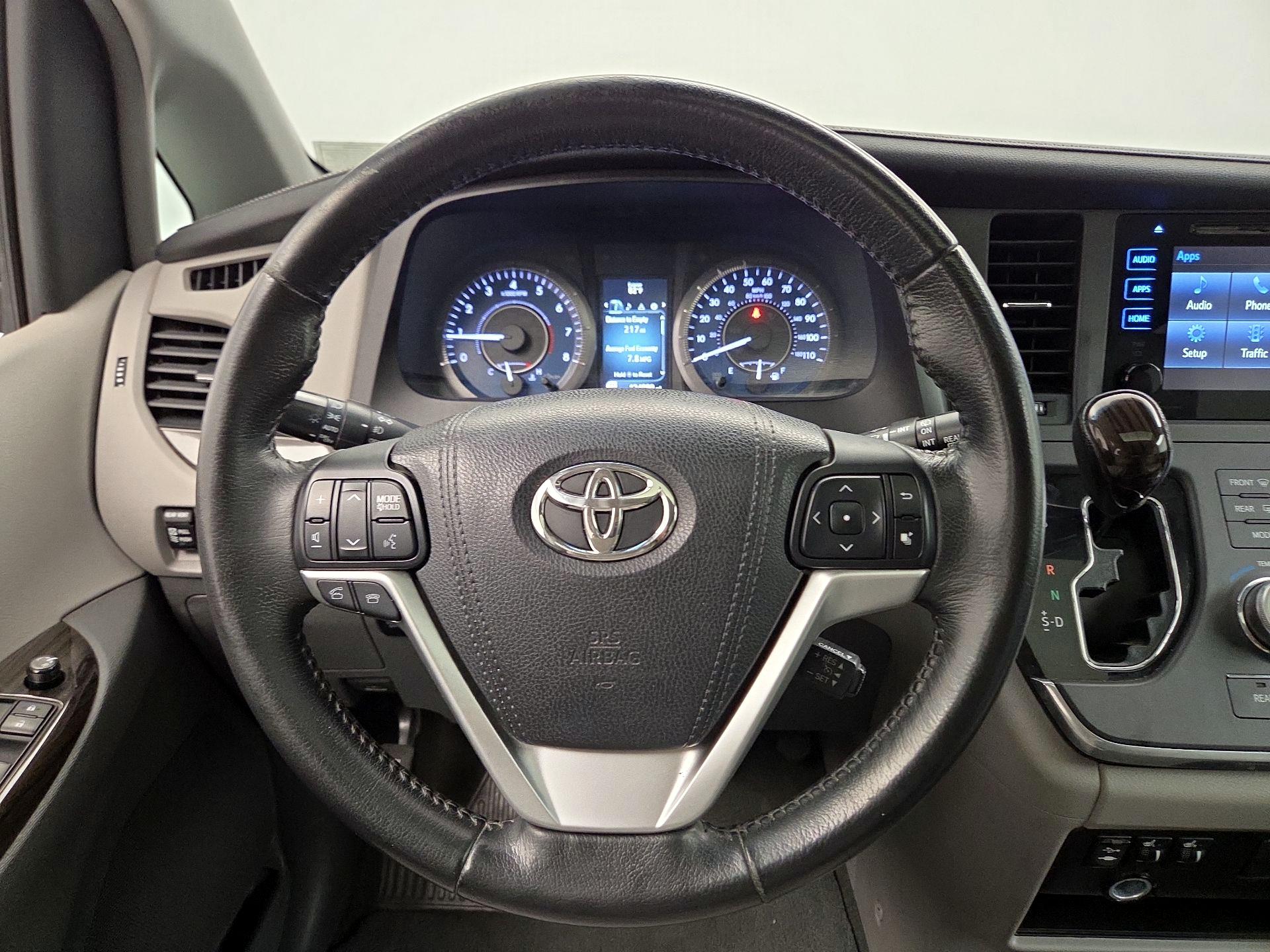 Thumbnail: 2015 Toyota Sienna - 10