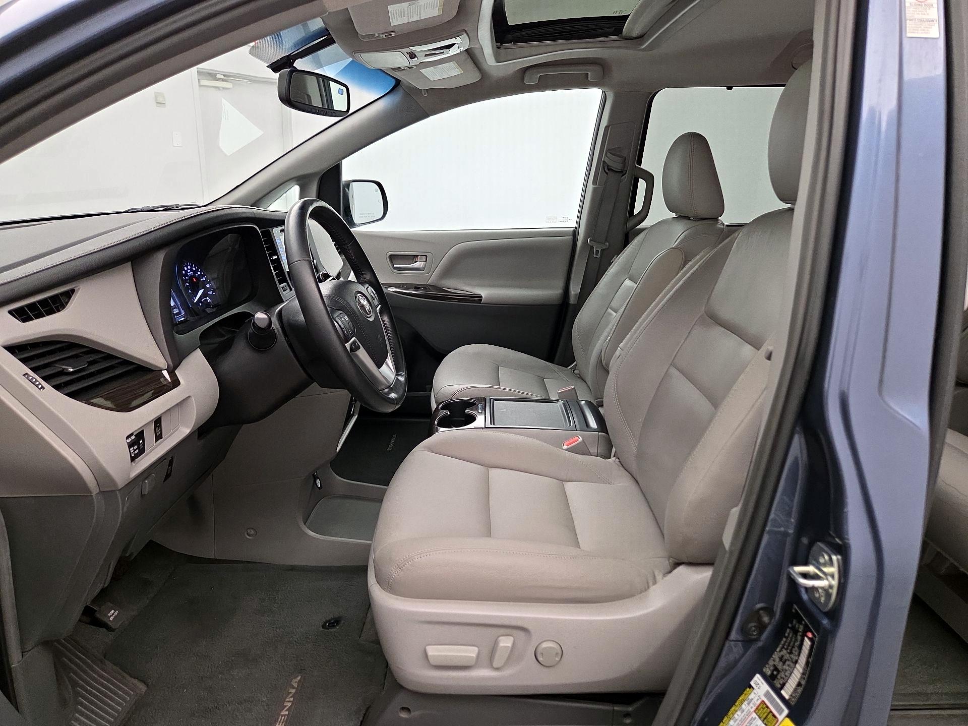 Thumbnail: 2015 Toyota Sienna - 11