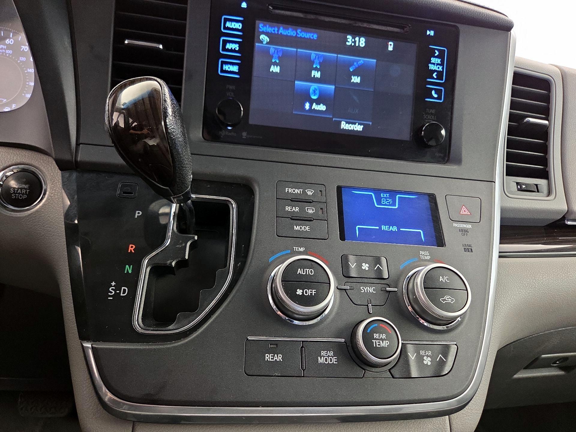 Thumbnail: 2015 Toyota Sienna - 17