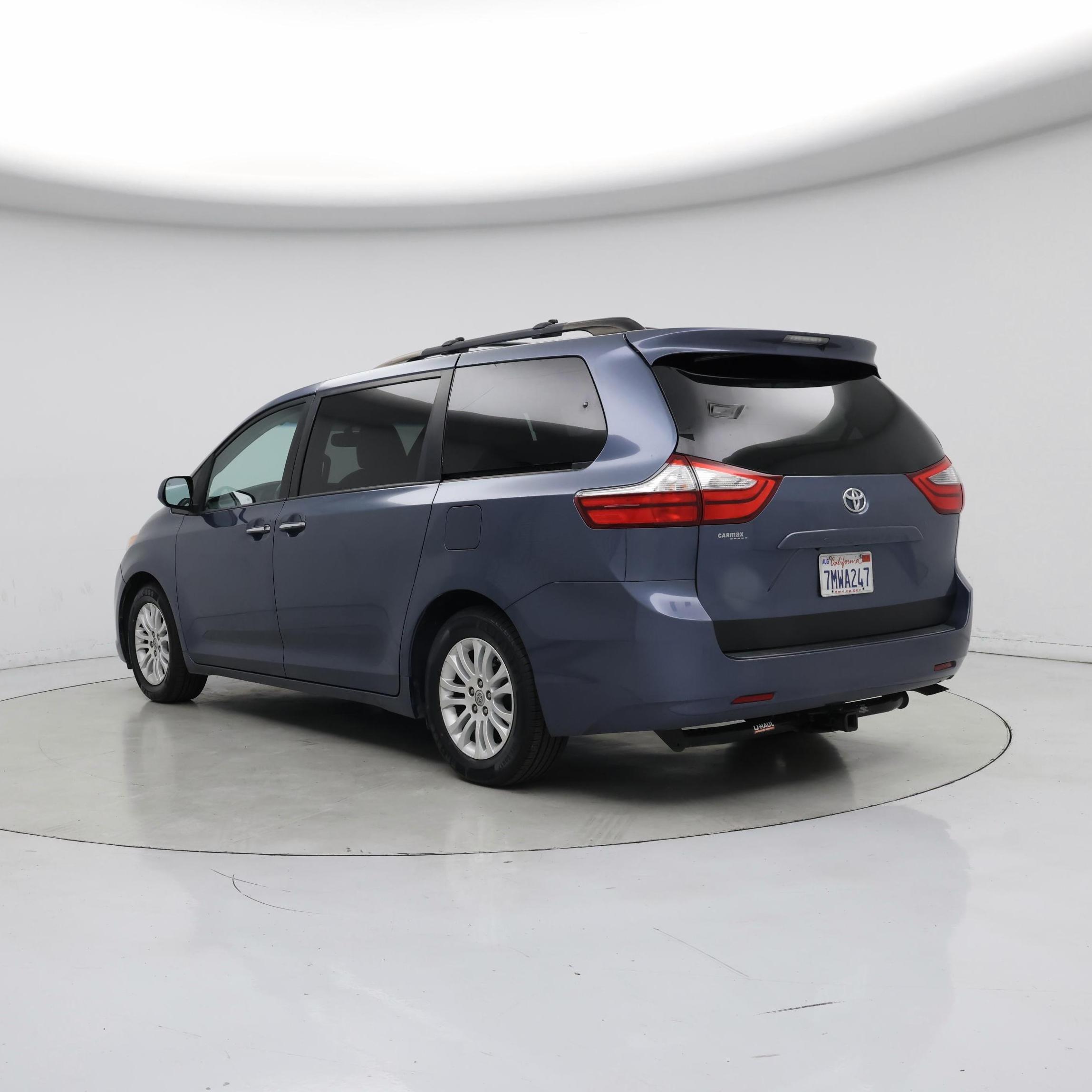 Thumbnail: 2015 Toyota Sienna - 2