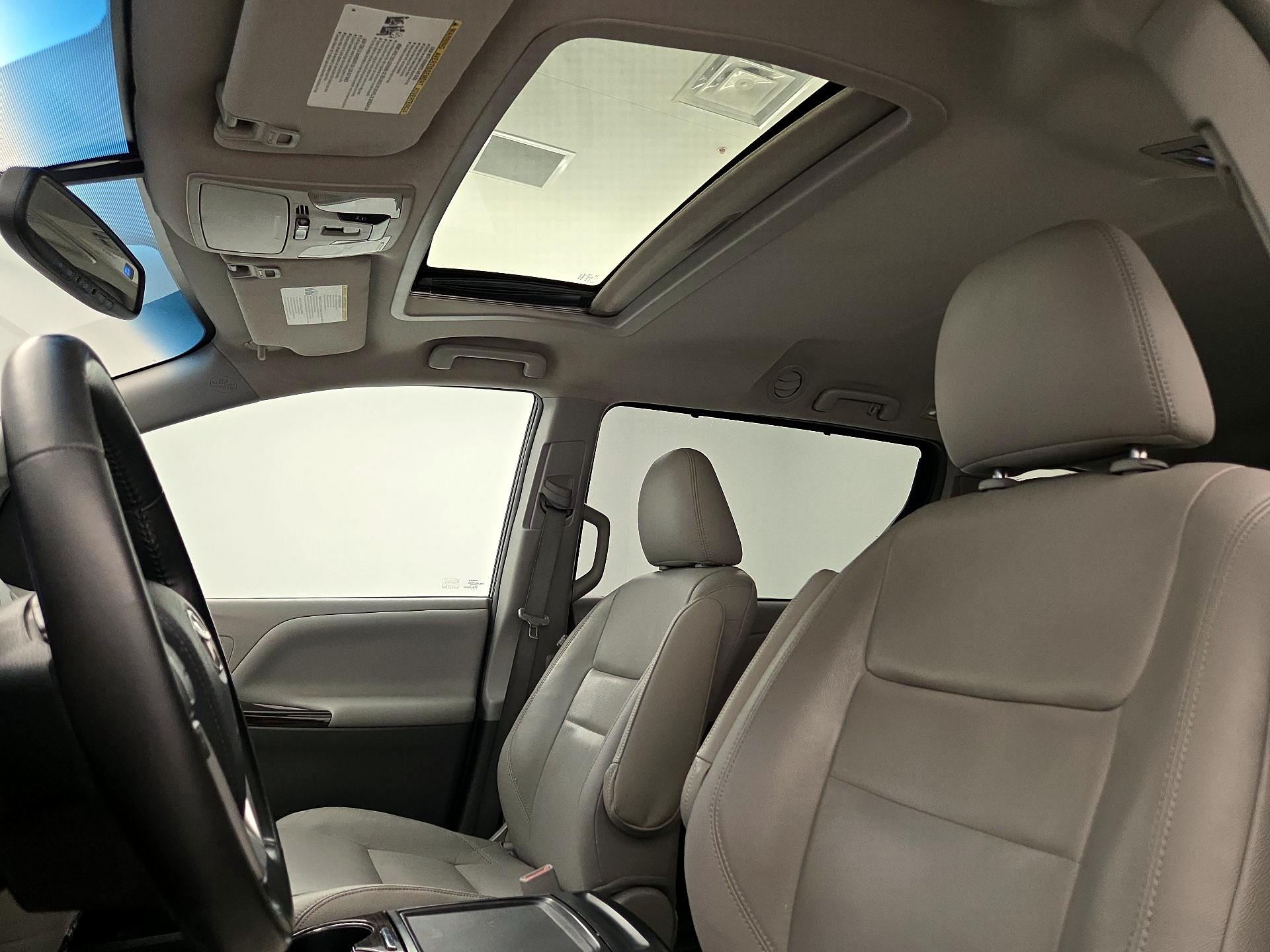 Thumbnail: 2015 Toyota Sienna - 19