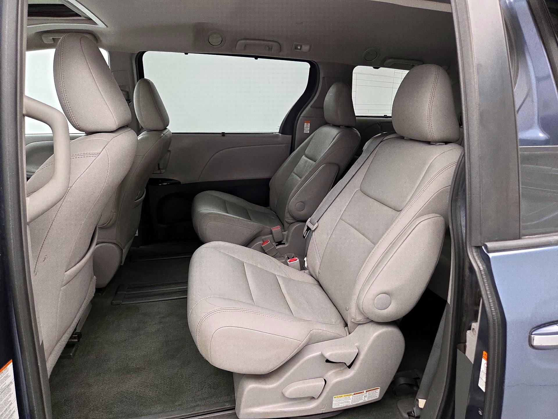 Thumbnail: 2015 Toyota Sienna - 20