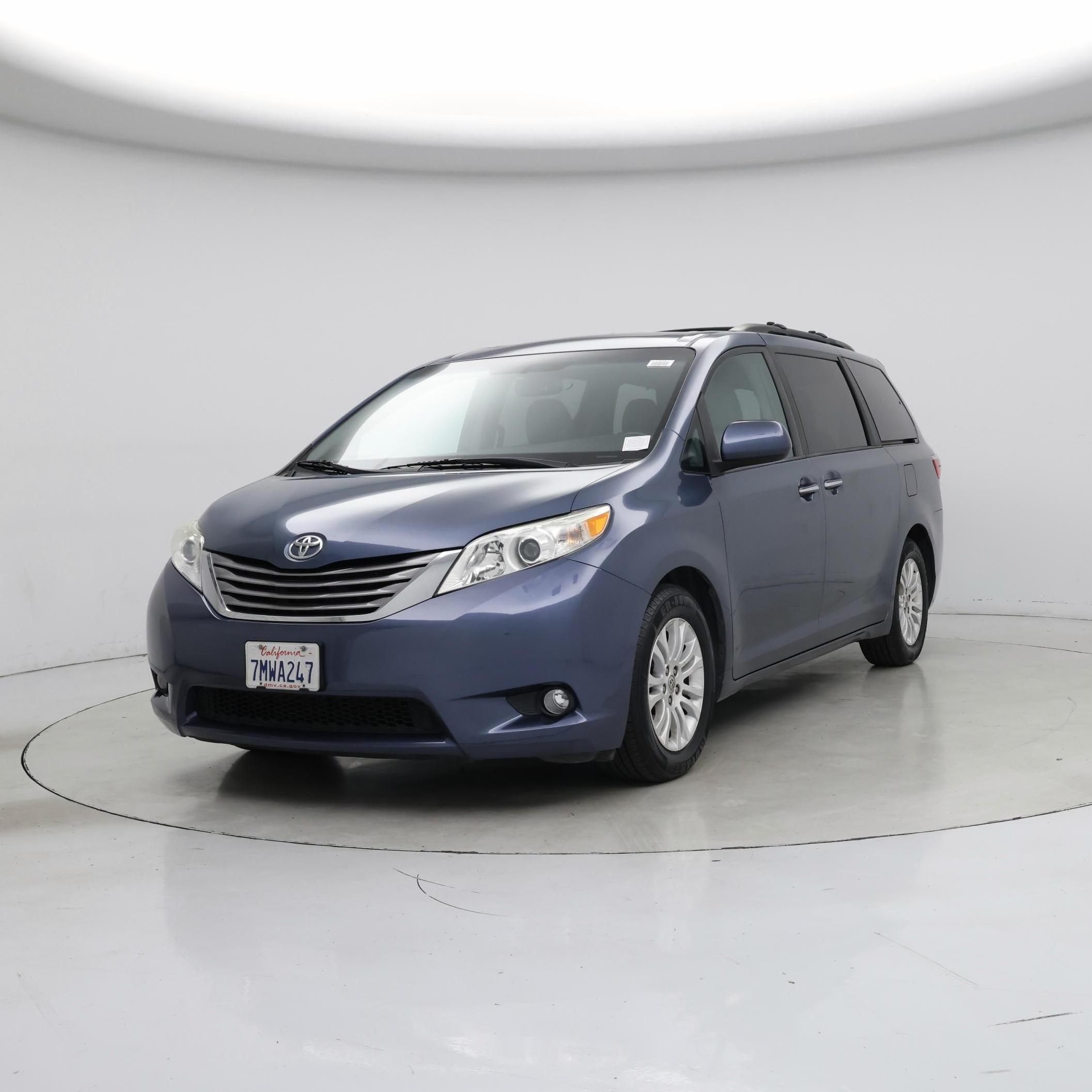 Thumbnail: 2015 Toyota Sienna - 4