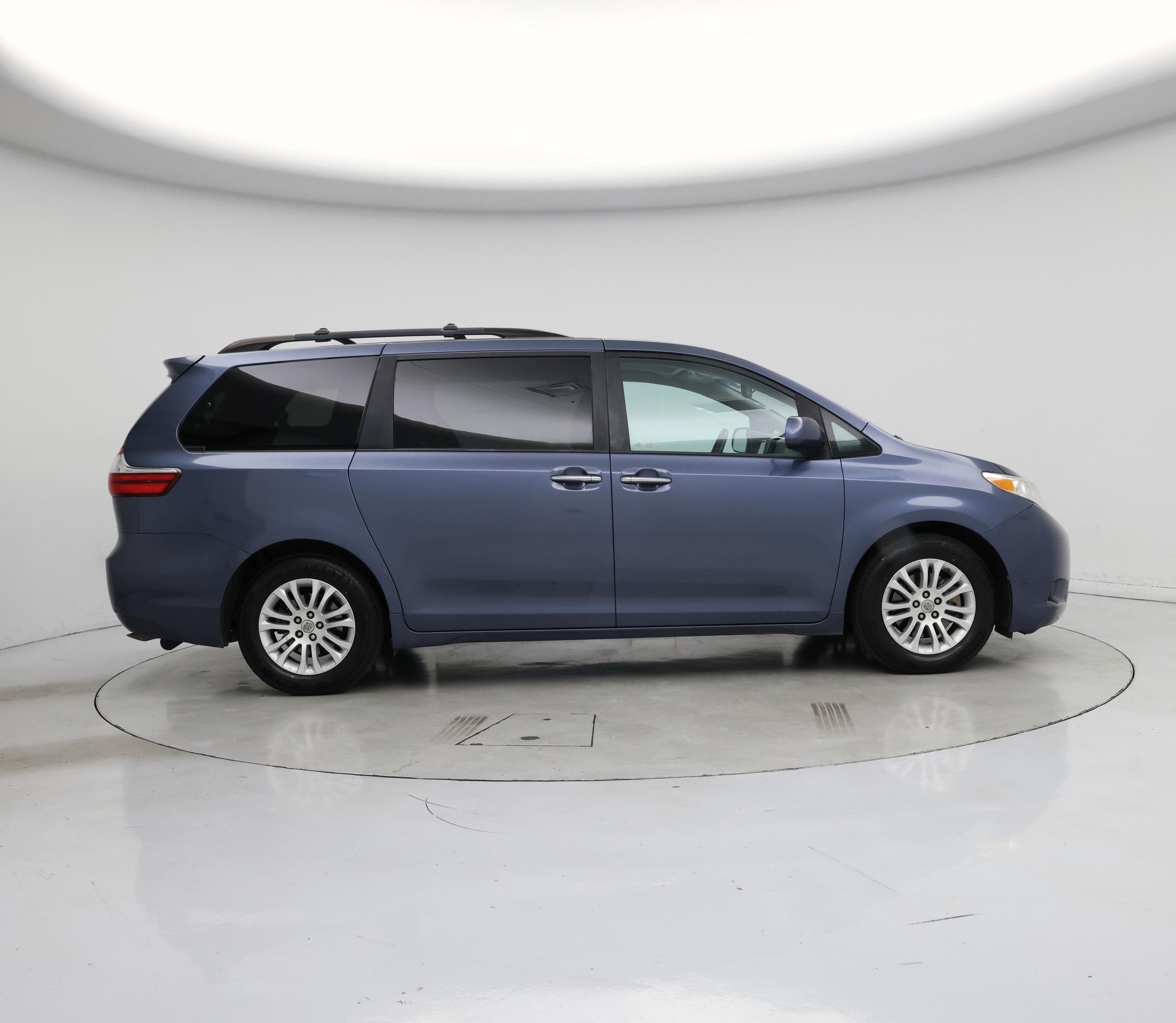 Thumbnail: 2015 Toyota Sienna - 7