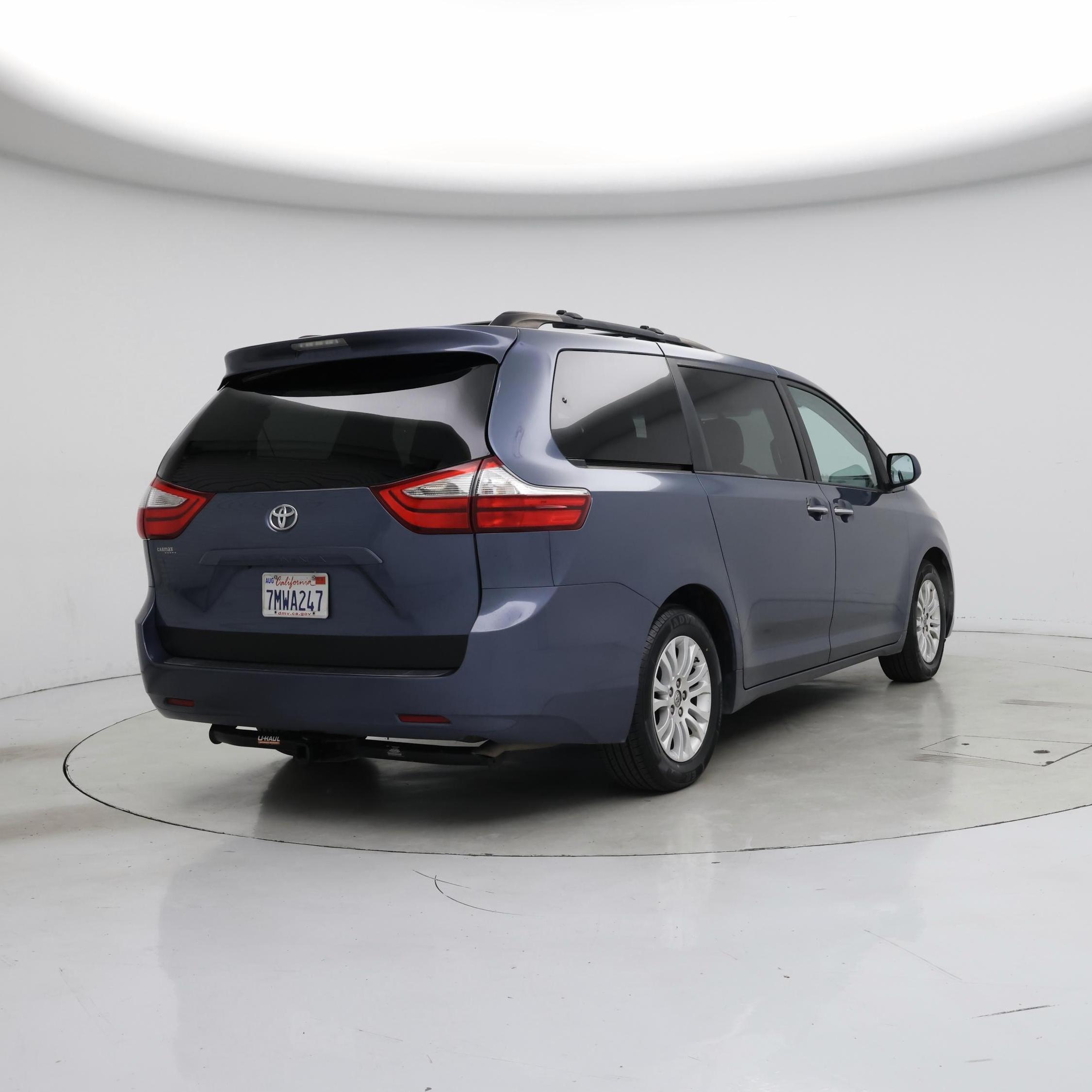 Thumbnail: 2015 Toyota Sienna - 8