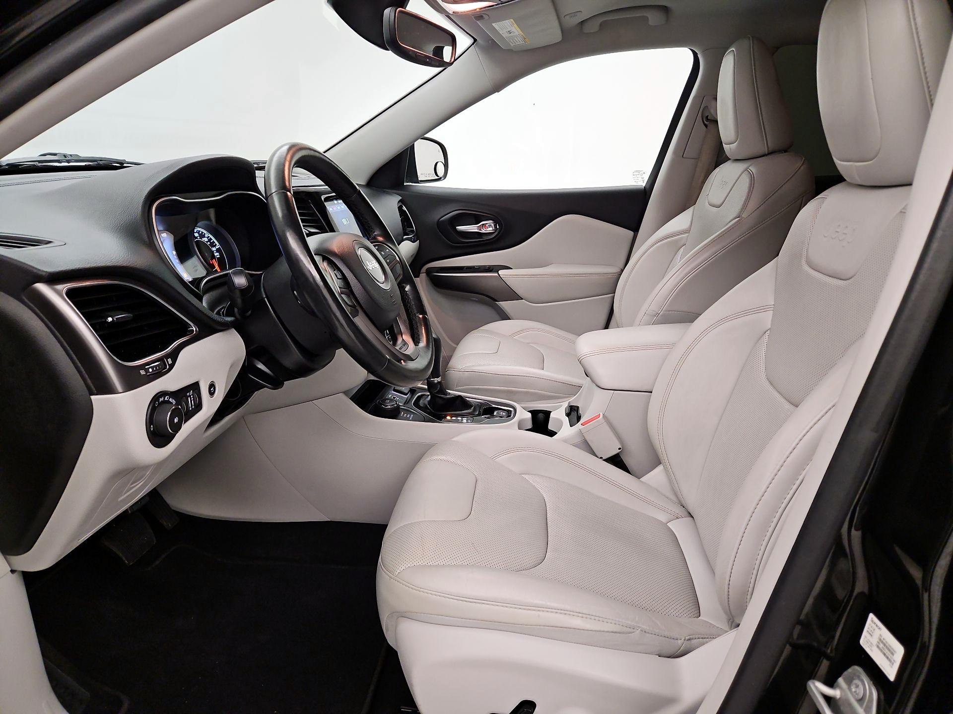 Thumbnail: 2020 Jeep Cherokee - 11