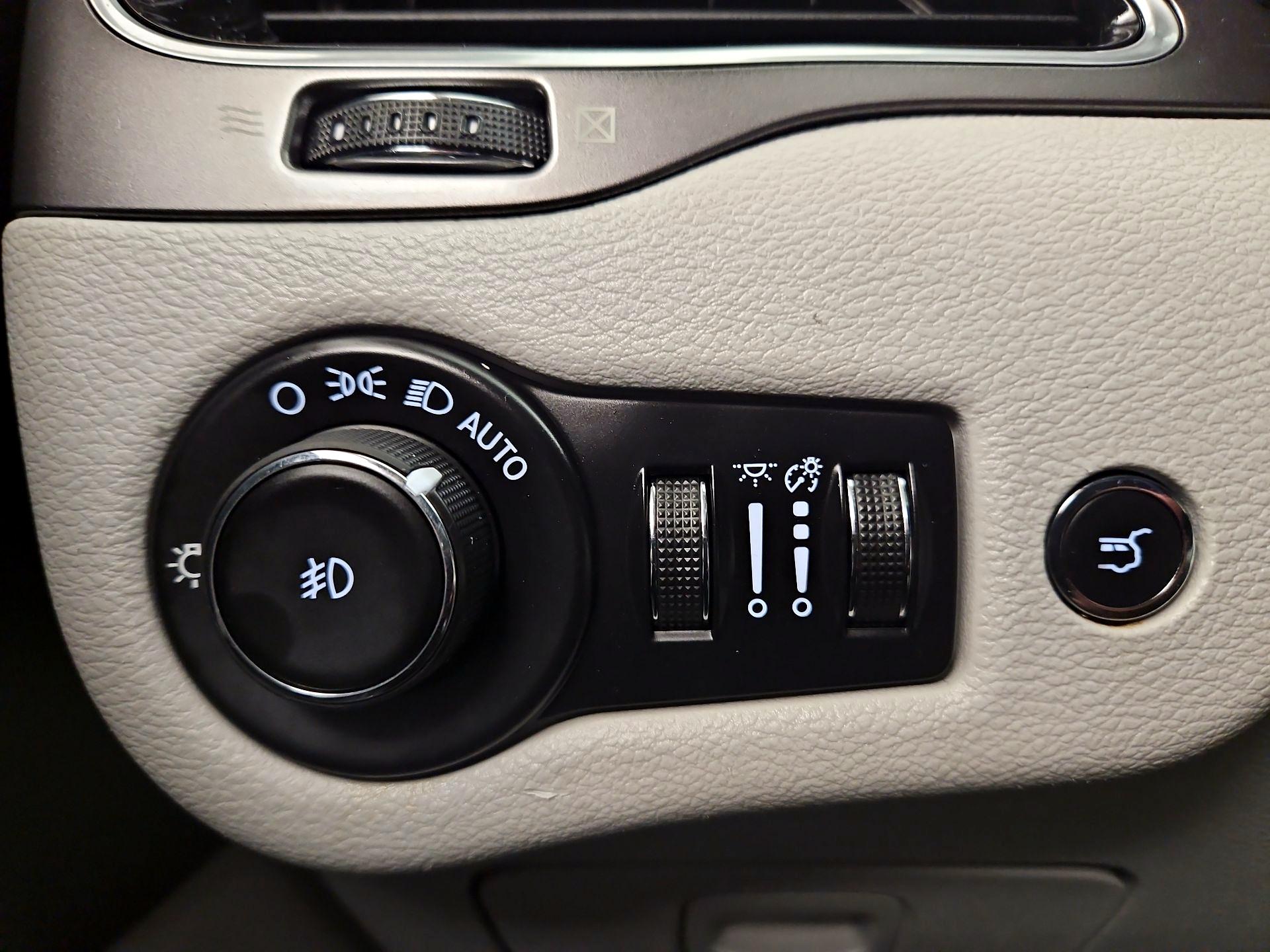 Thumbnail: 2020 Jeep Cherokee - 13