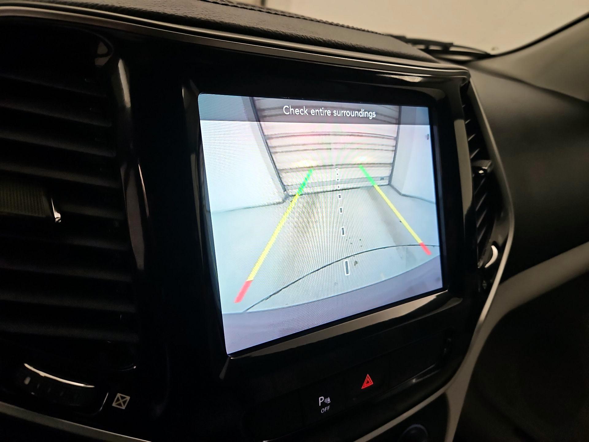 Thumbnail: 2020 Jeep Cherokee - 14