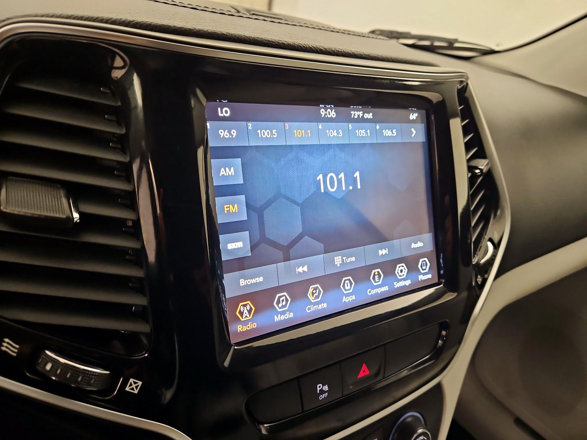 Thumbnail: 2020 Jeep Cherokee - 15