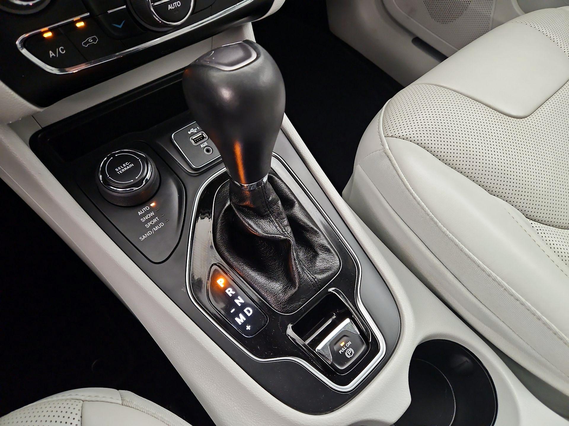 Thumbnail: 2020 Jeep Cherokee - 17