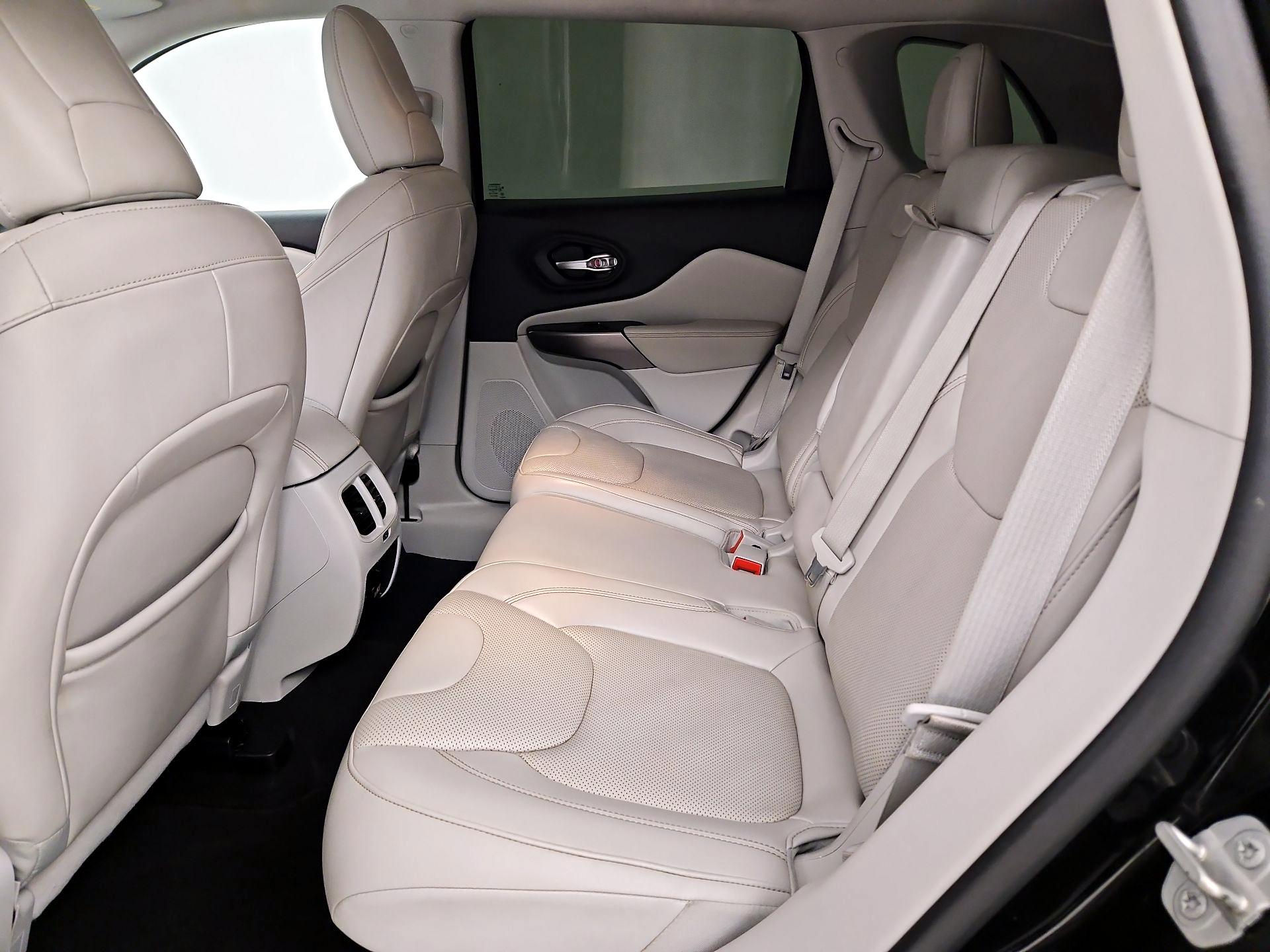 Thumbnail: 2020 Jeep Cherokee - 19