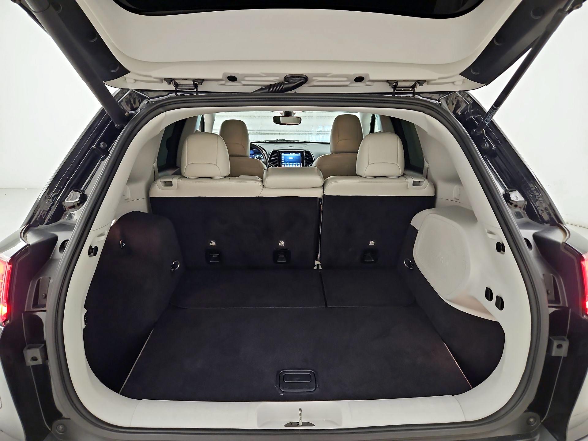 Thumbnail: 2020 Jeep Cherokee - 20