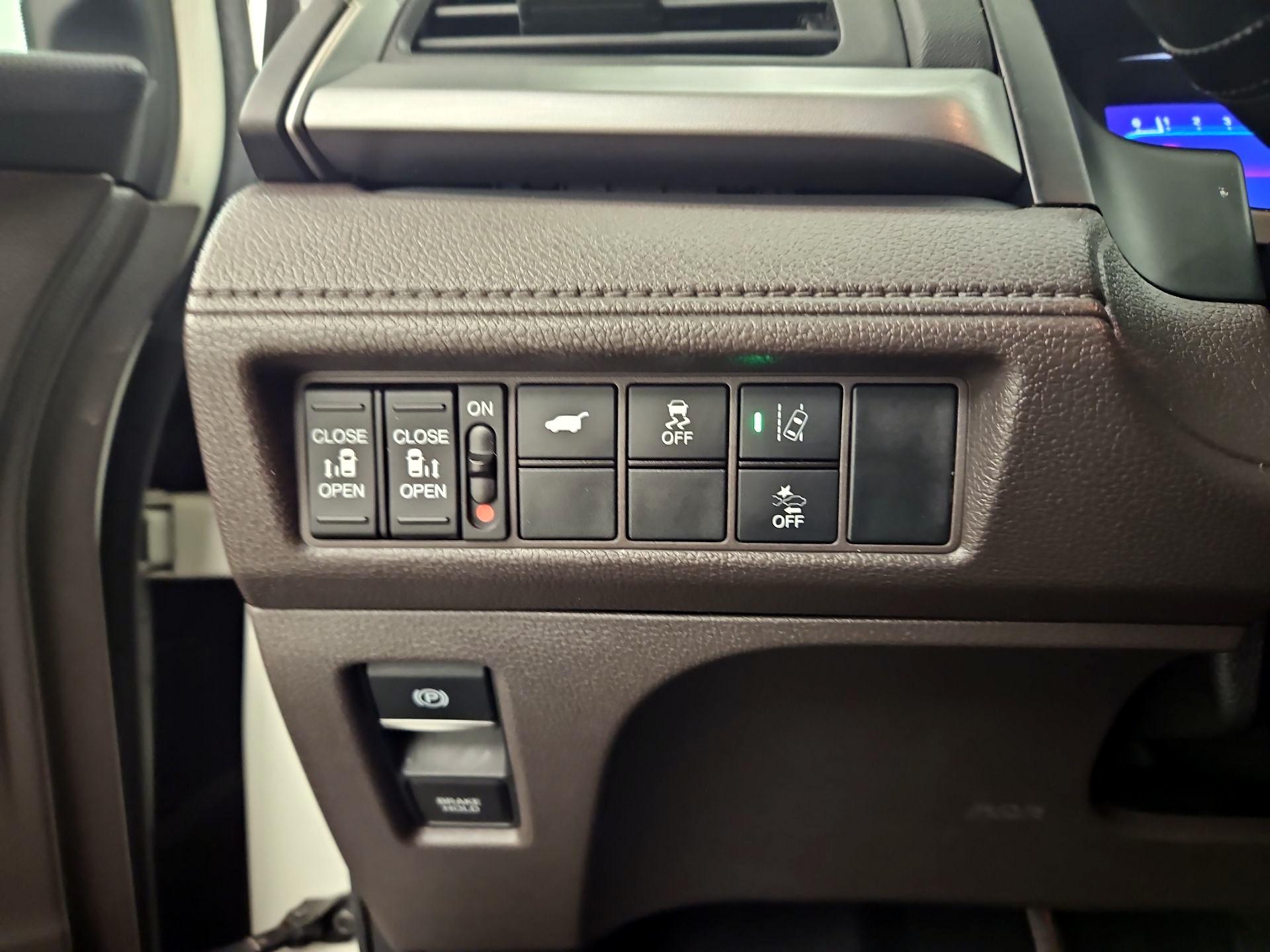 Thumbnail: 2019 Honda Odyssey - 11