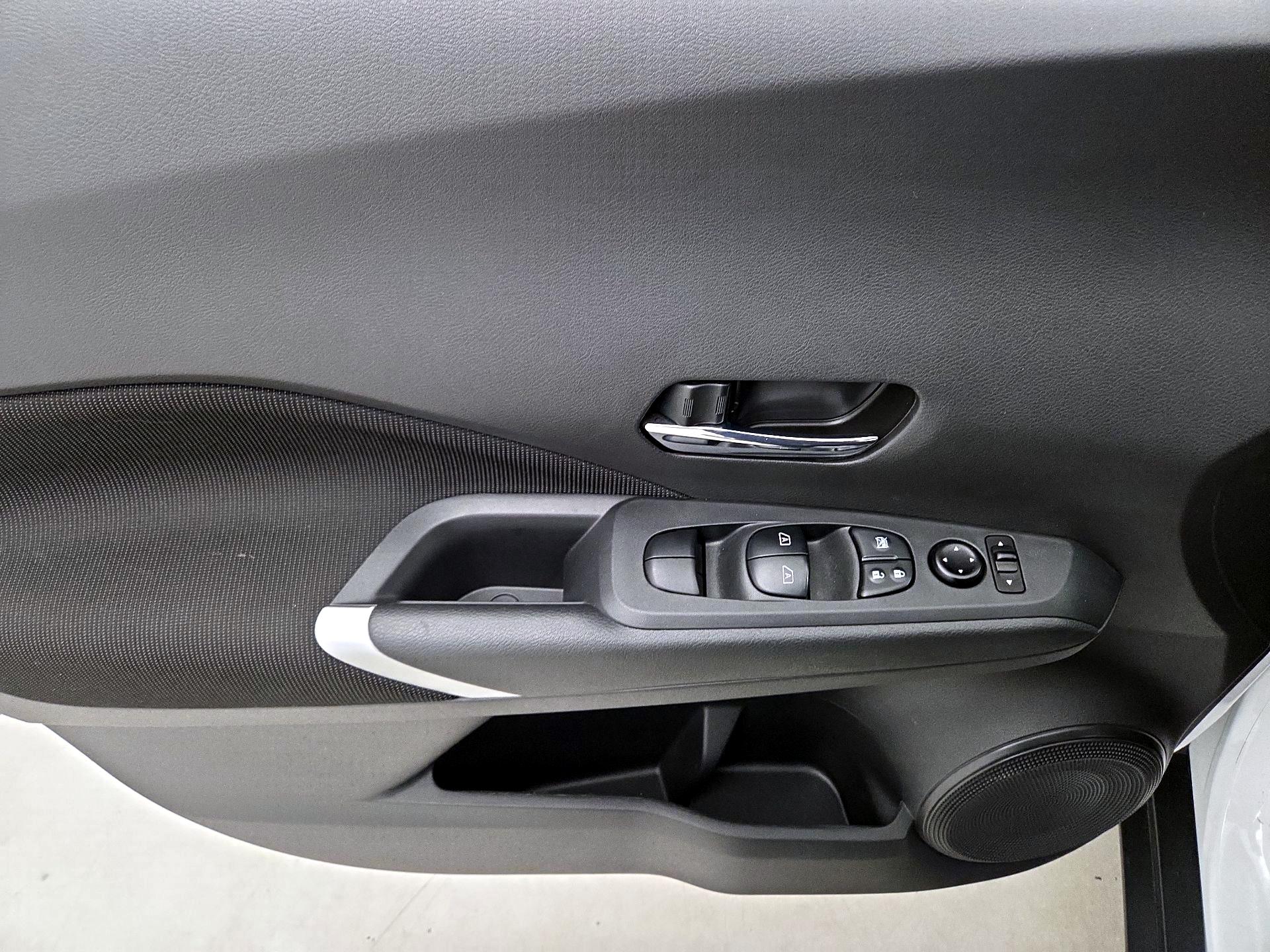 Thumbnail: 2023 Nissan Kicks - 12