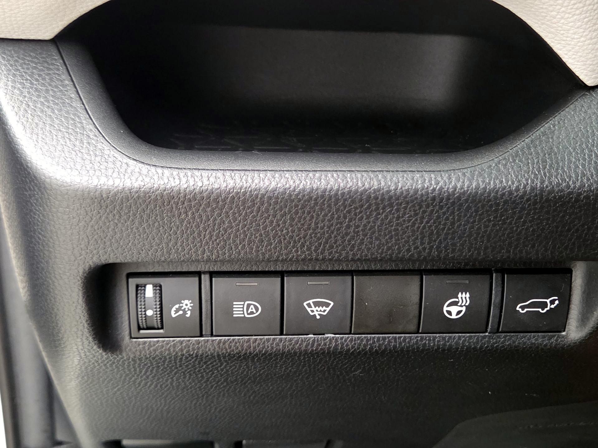 Thumbnail: 2021 Toyota RAV4 - 13