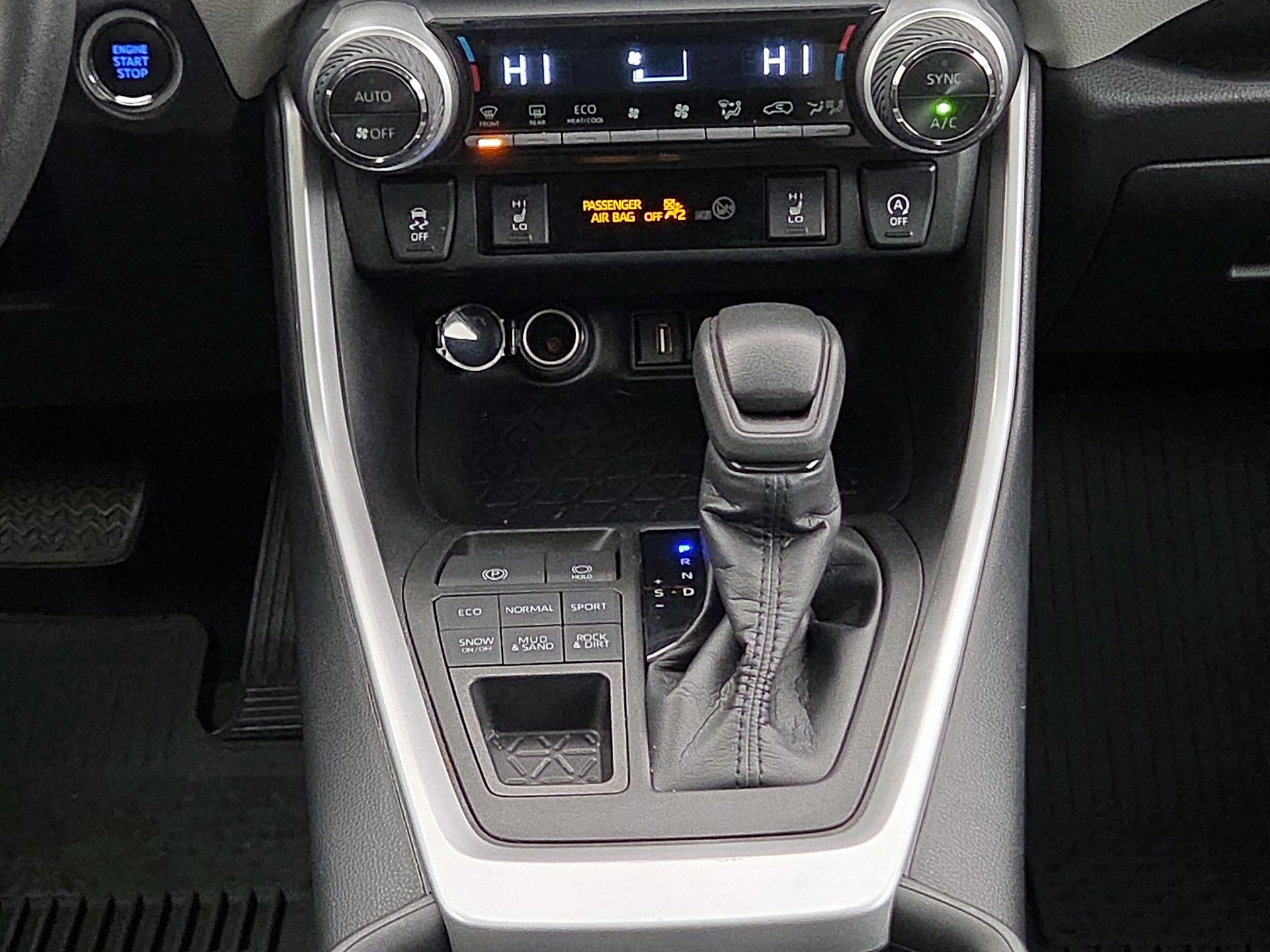 Thumbnail: 2021 Toyota RAV4 - 17