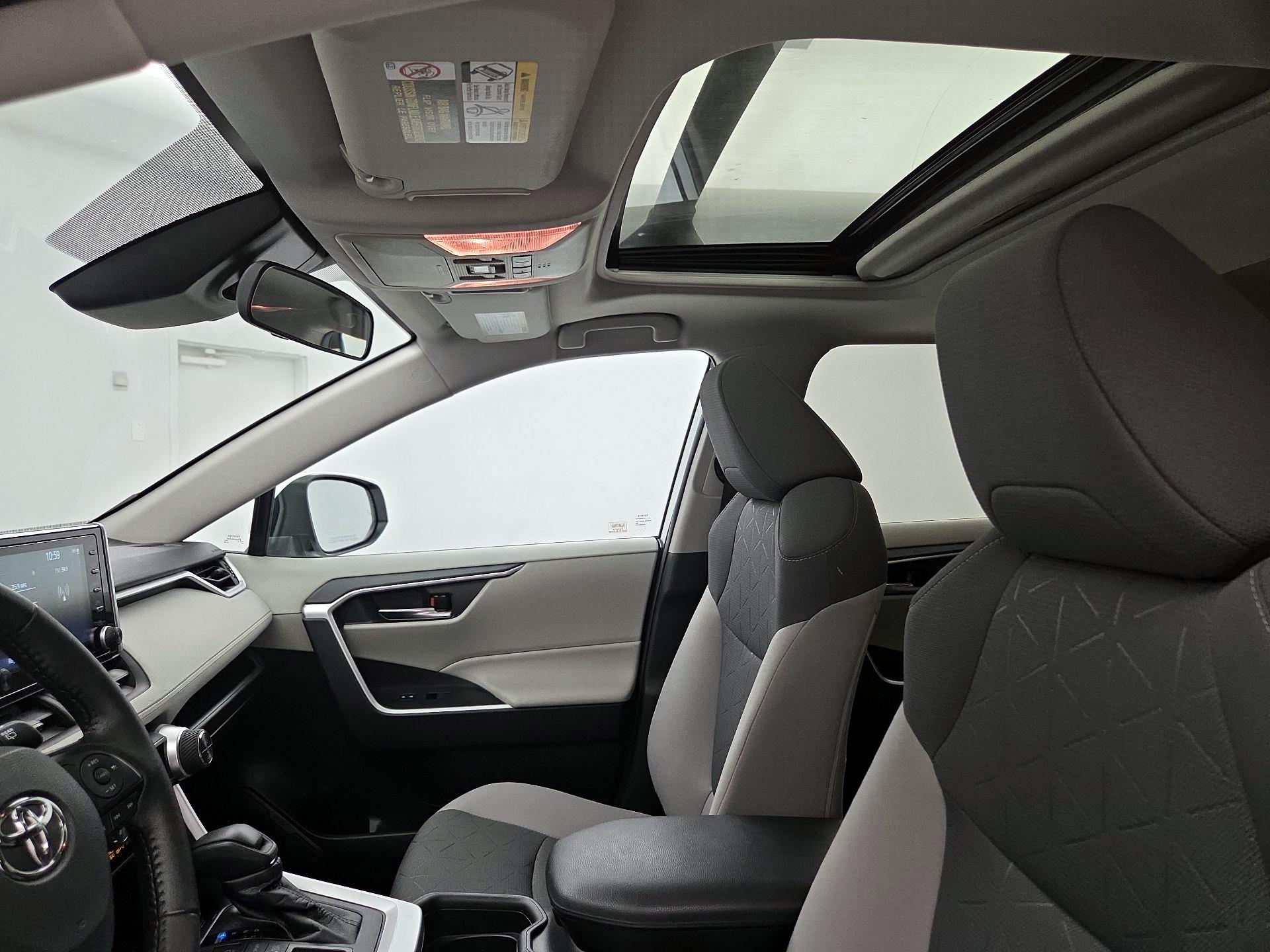 Thumbnail: 2021 Toyota RAV4 - 19