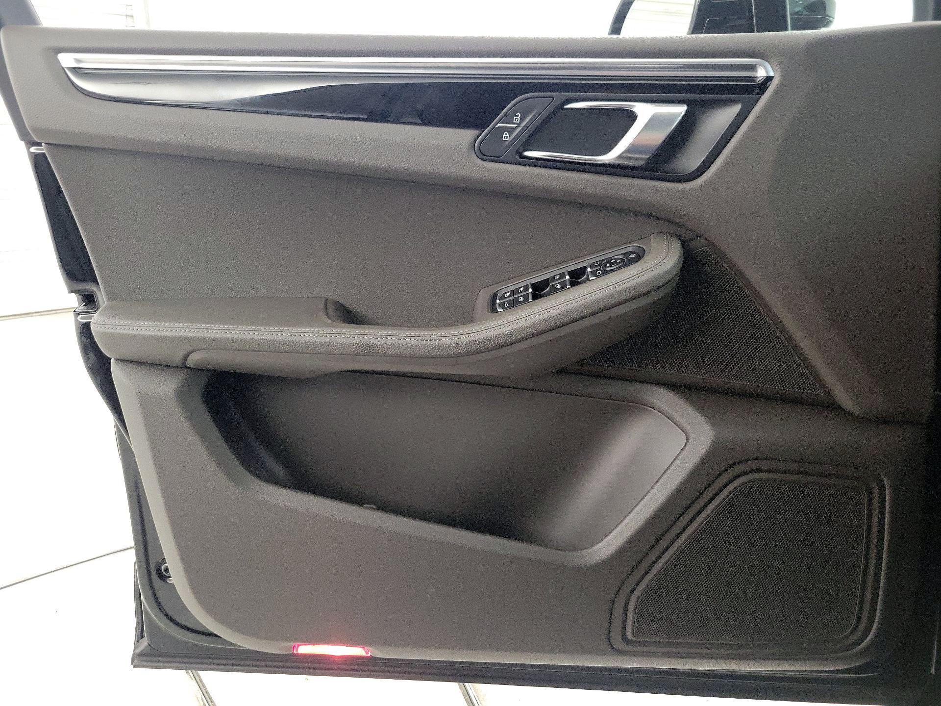 Thumbnail: 2023 Porsche Macan - 12