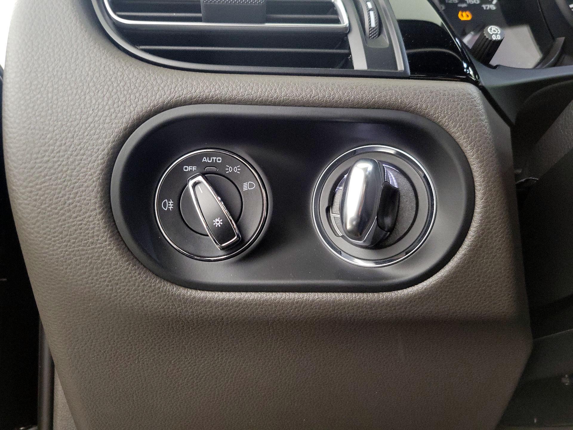 Thumbnail: 2023 Porsche Macan - 13