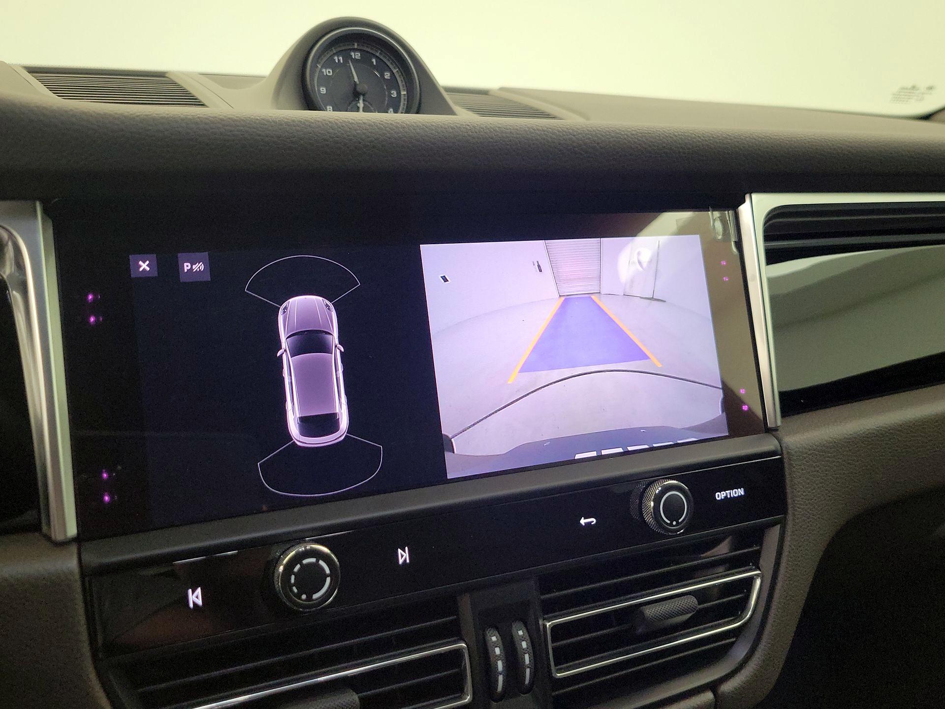 Thumbnail: 2023 Porsche Macan - 15