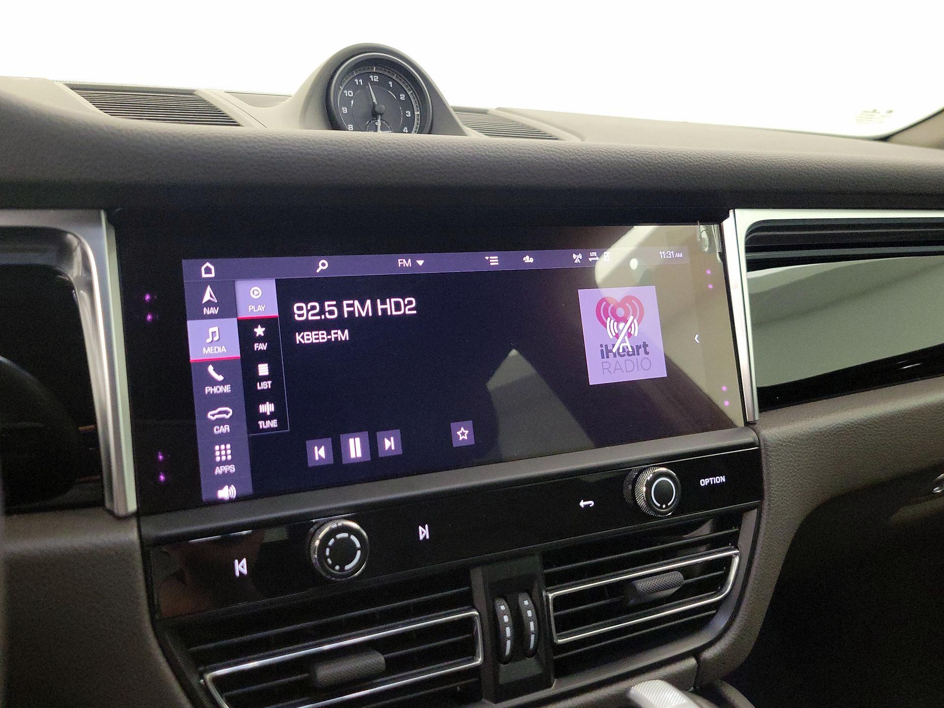 Thumbnail: 2023 Porsche Macan - 16