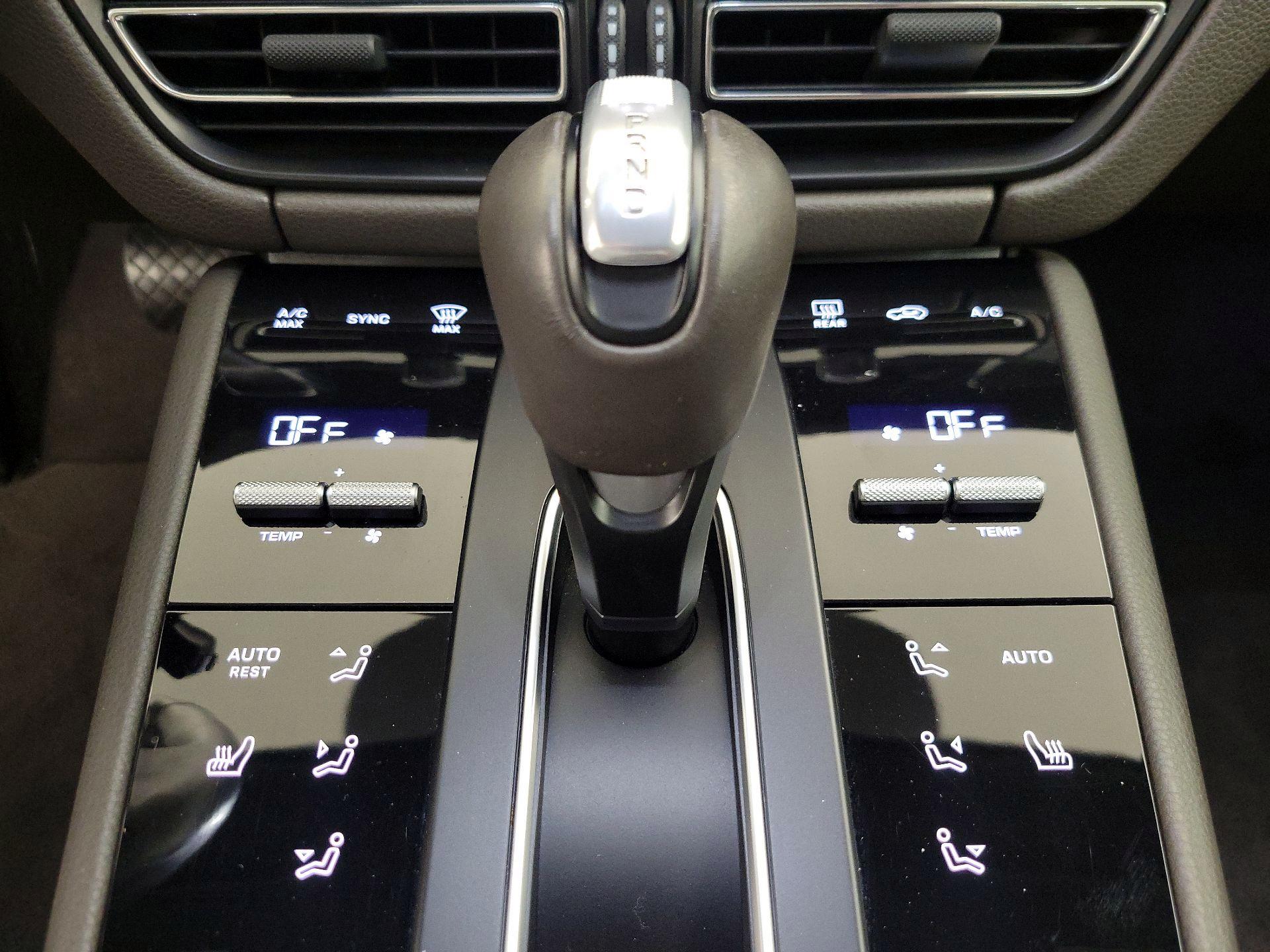 Thumbnail: 2023 Porsche Macan - 17