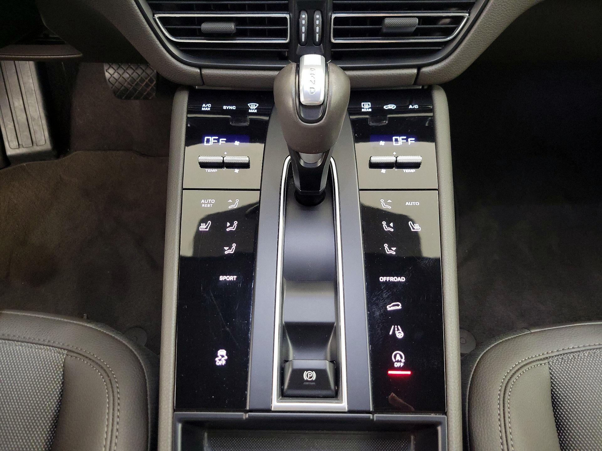 Thumbnail: 2023 Porsche Macan - 18